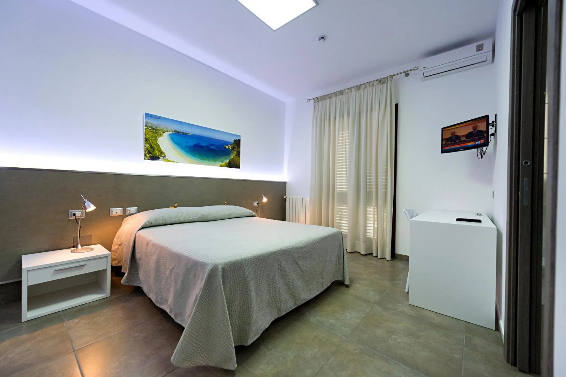 Property building, Bed in Le Camere del Crimiso