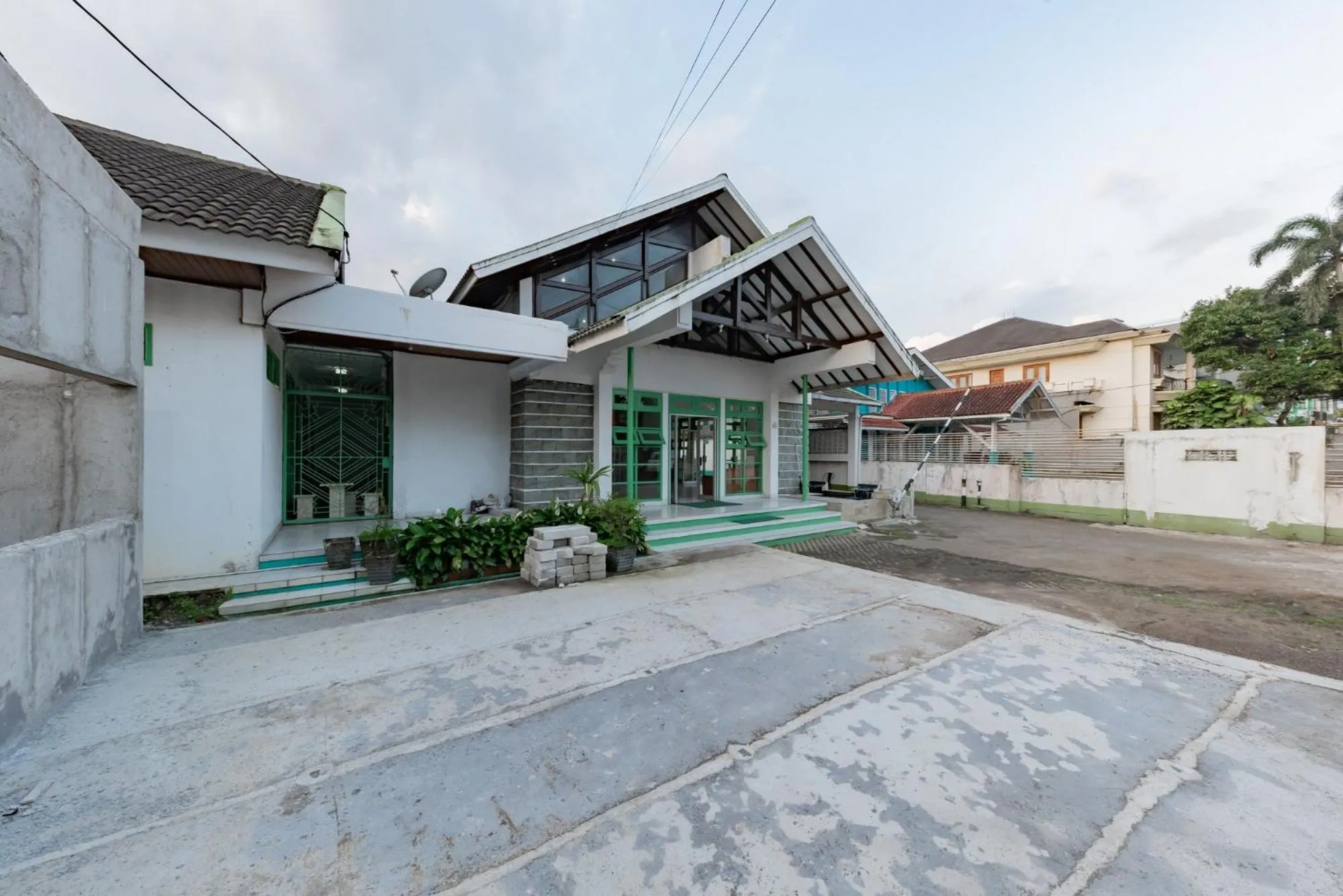 Property building in RedDoorz @ Jalan R.E. Martadinata Sukabumi