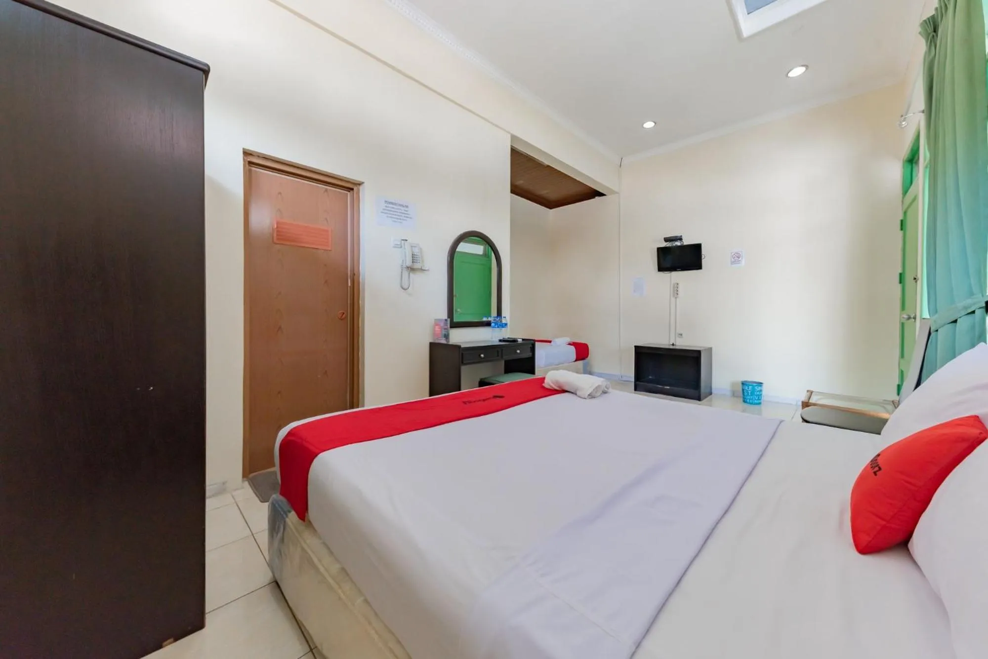 Bed in RedDoorz @ Jalan R.E. Martadinata Sukabumi