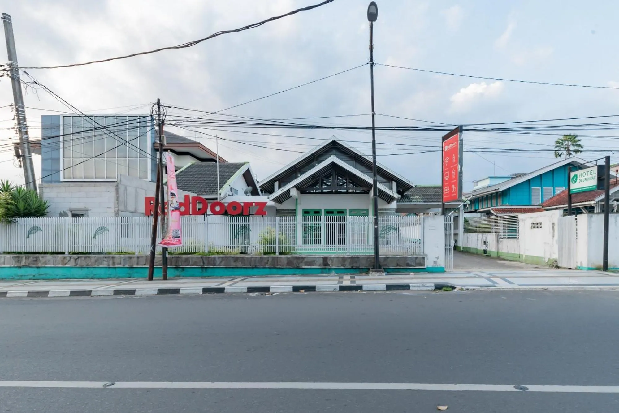 Property building in RedDoorz @ Jalan R.E. Martadinata Sukabumi