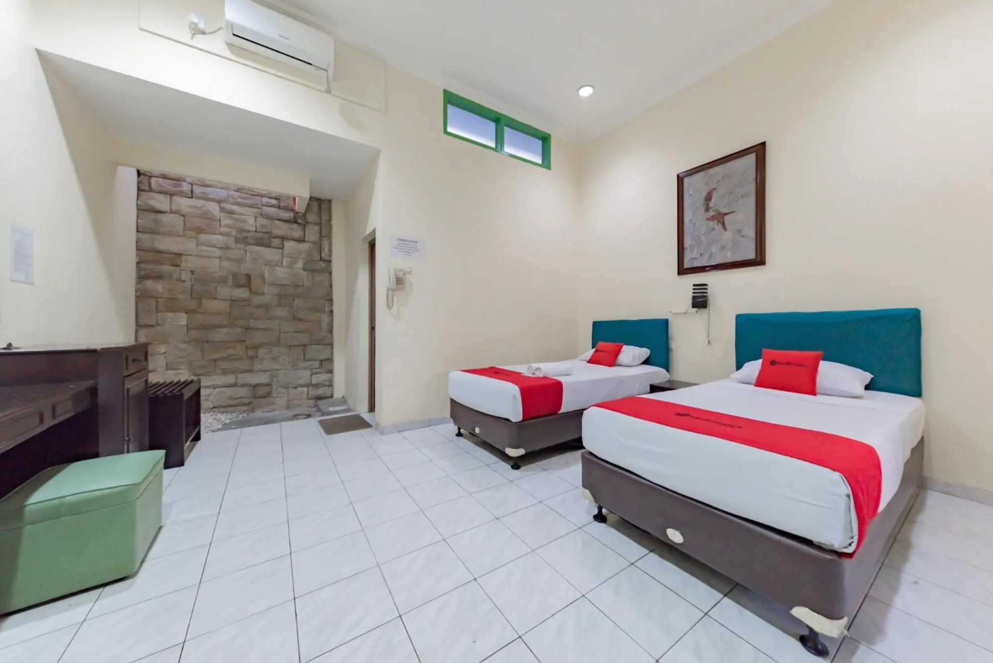 Bed in RedDoorz @ Jalan R.E. Martadinata Sukabumi