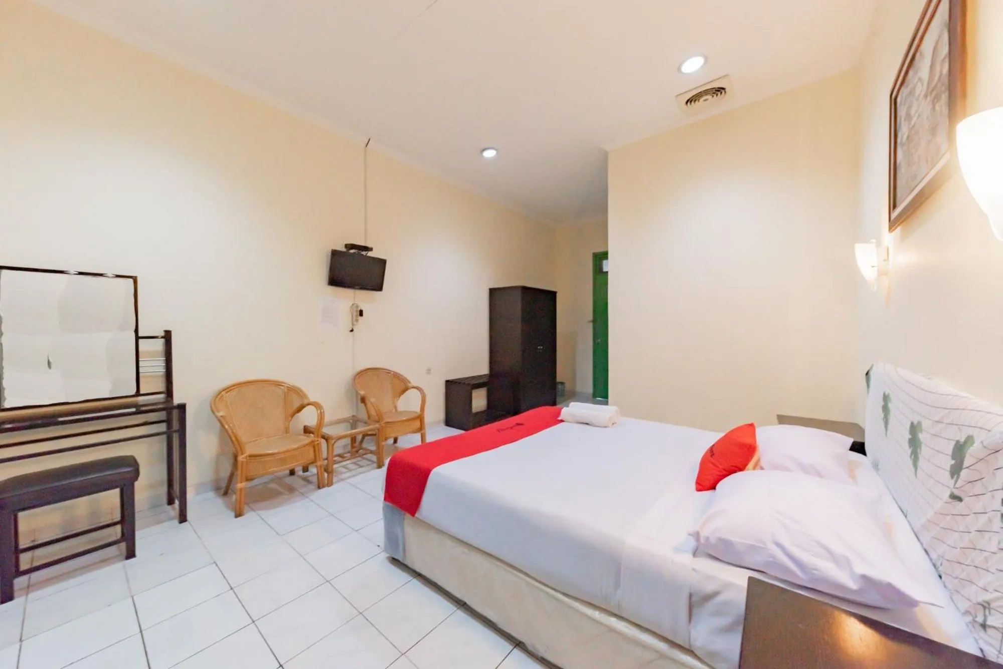 Bed in RedDoorz @ Jalan R.E. Martadinata Sukabumi