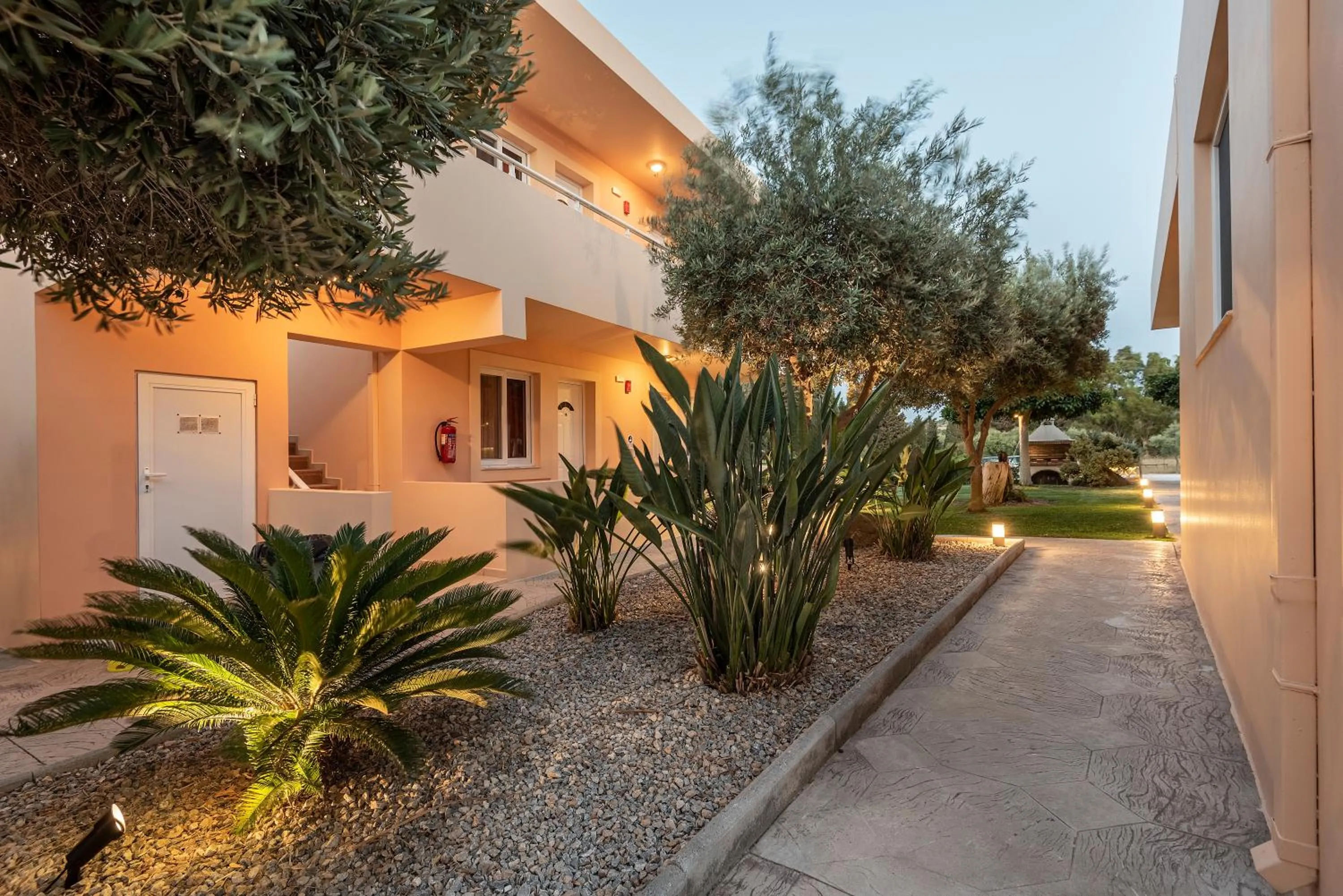 Inner courtyard view in Cirillo Family Hotel-Christinas Studios