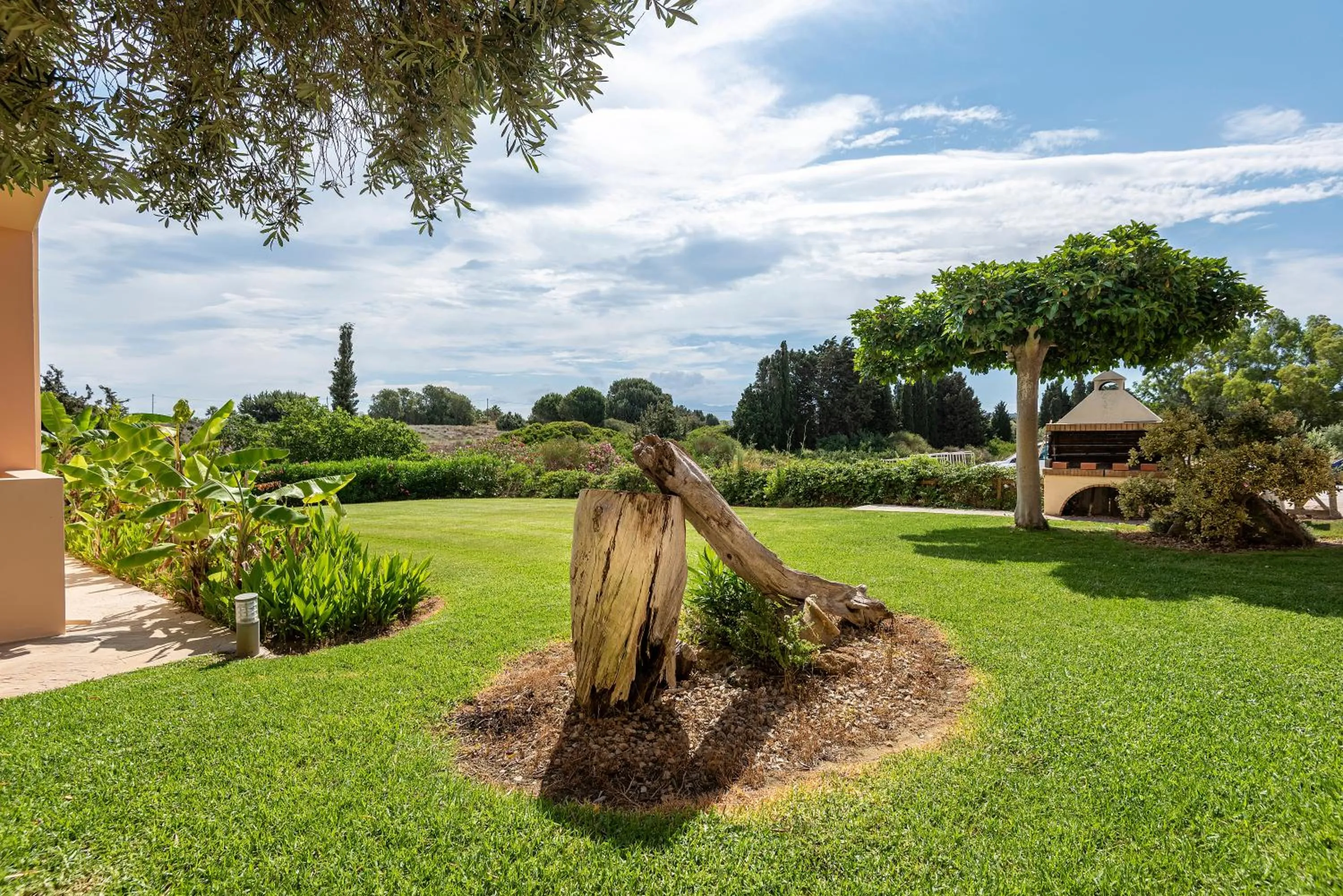 Garden in Cirillo Family Hotel-Christinas Studios