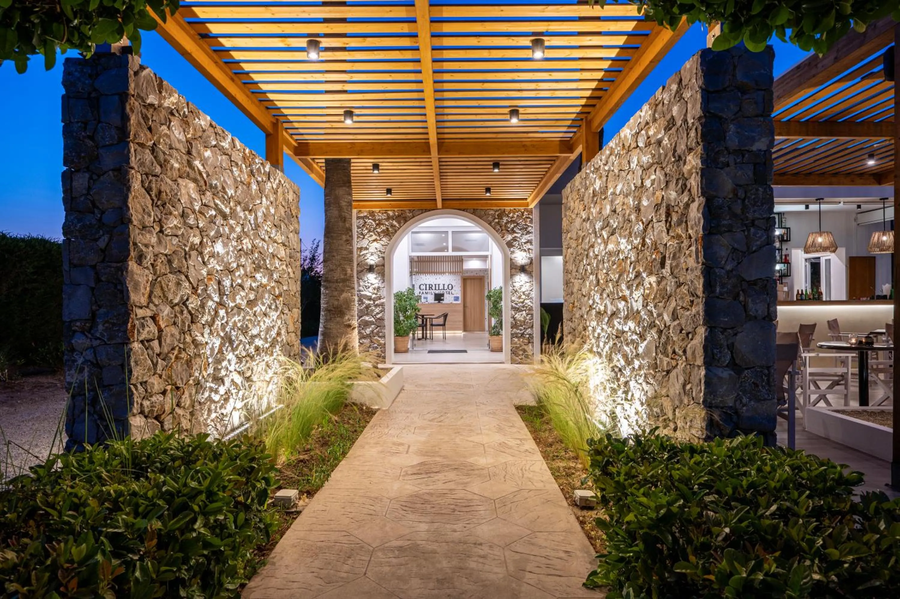 Facade/entrance in Cirillo Family Hotel-Christinas Studios