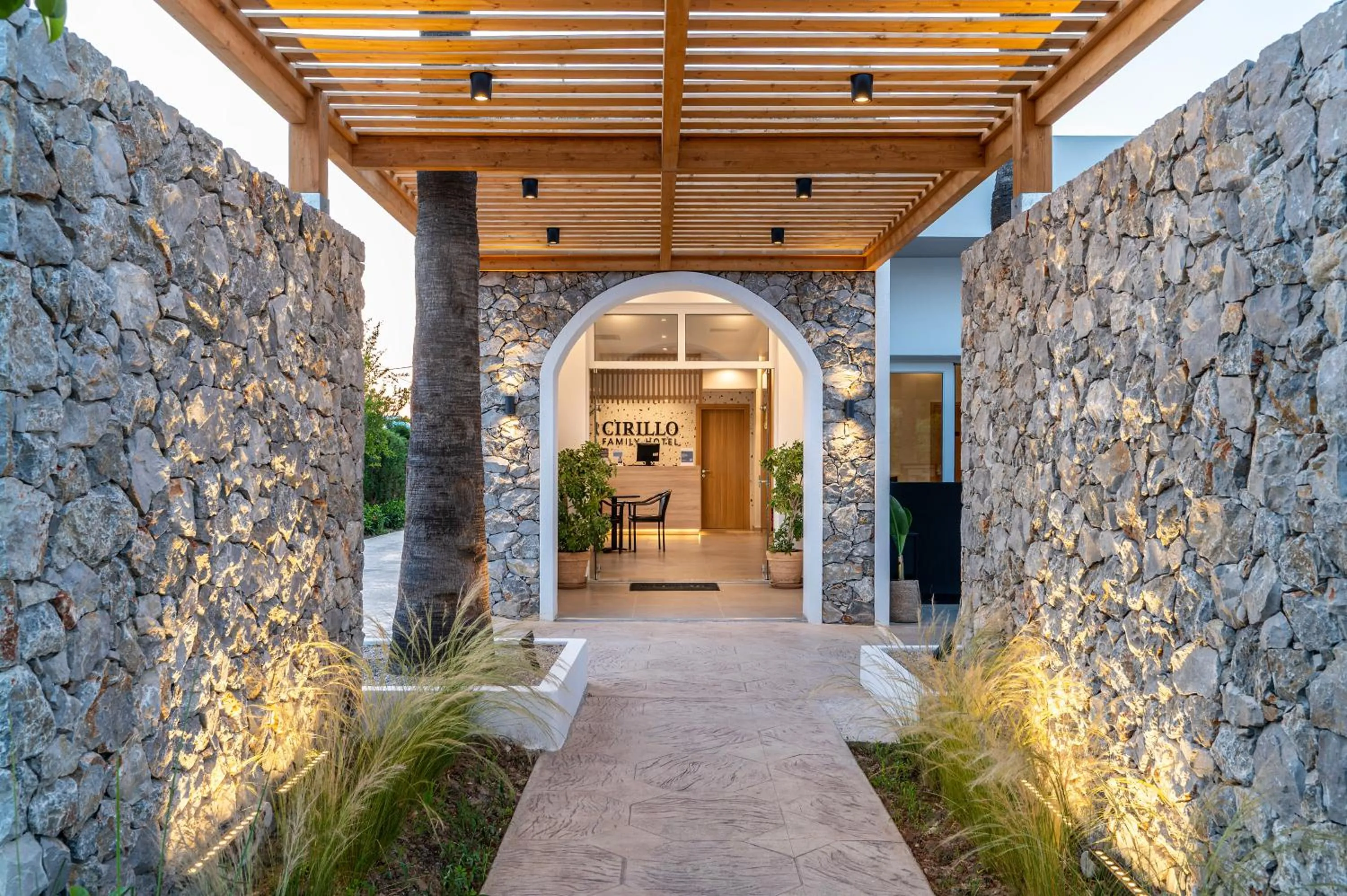 Facade/entrance in Cirillo Family Hotel-Christinas Studios