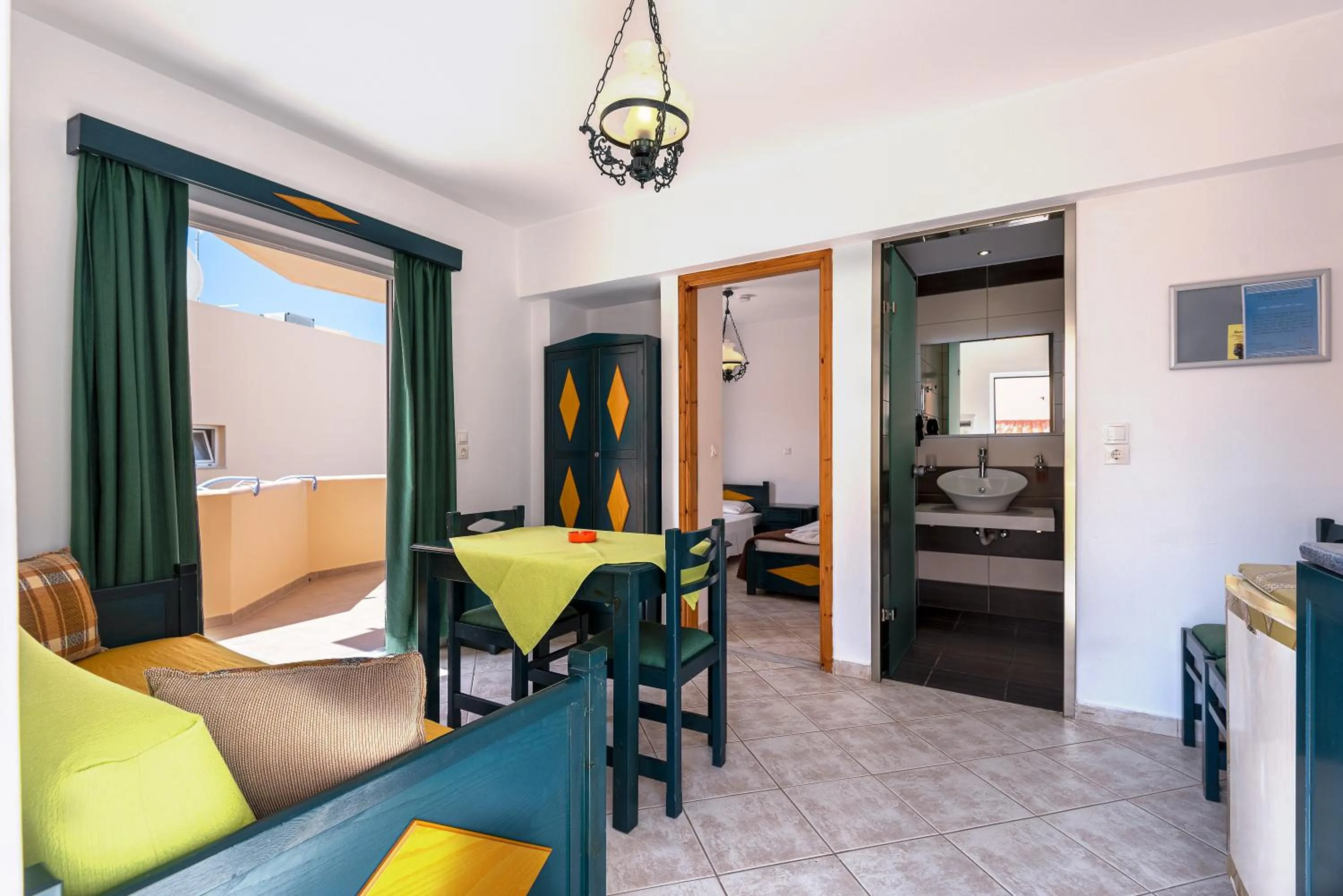 Dining area in Cirillo Family Hotel-Christinas Studios