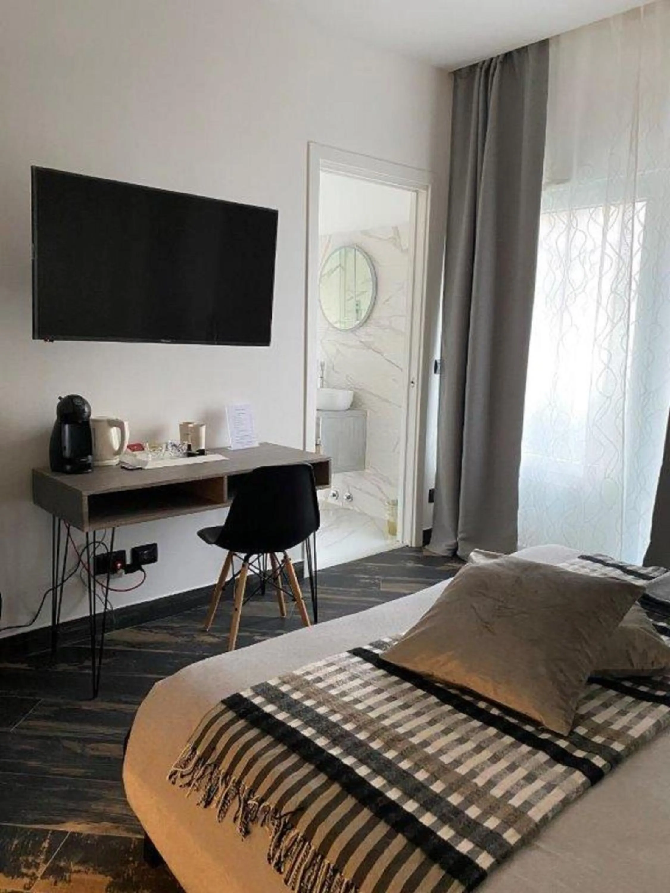 Photo of the whole room, Bed in Gatto Bianco Le Mura