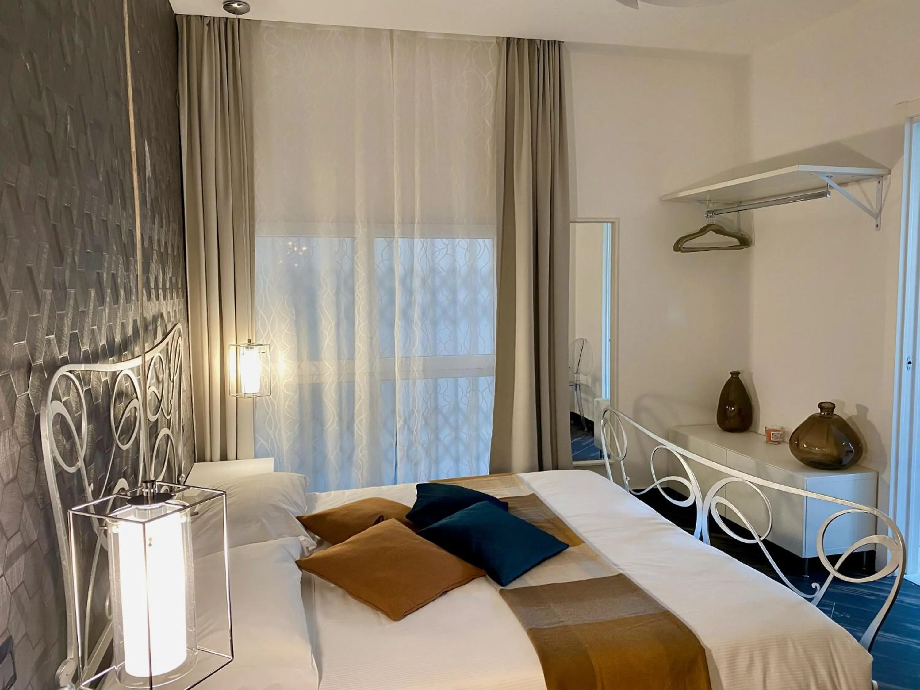 Photo of the whole room, Bed in Gatto Bianco Le Mura