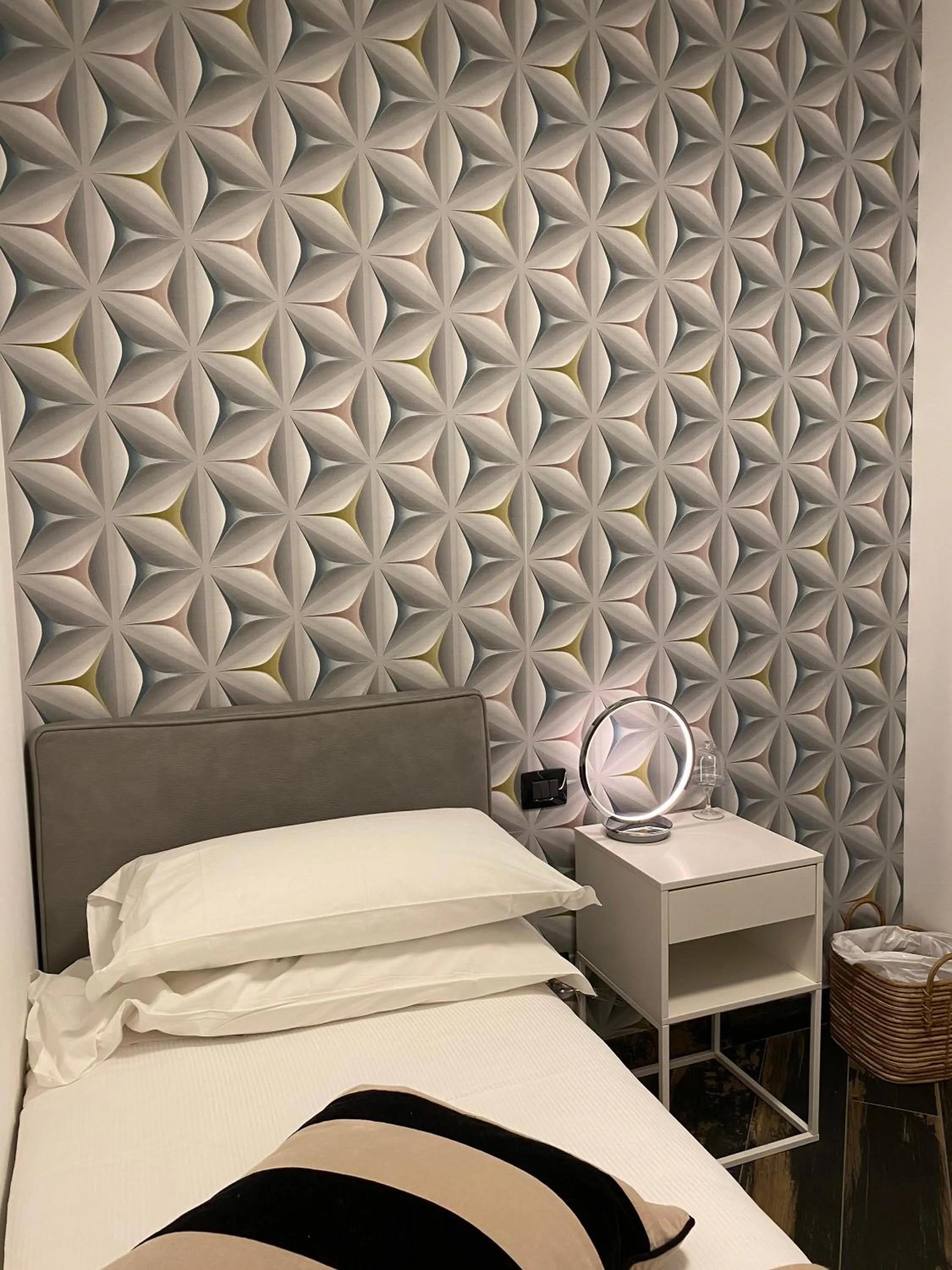 Bedroom, Bed in Gatto Bianco Le Mura