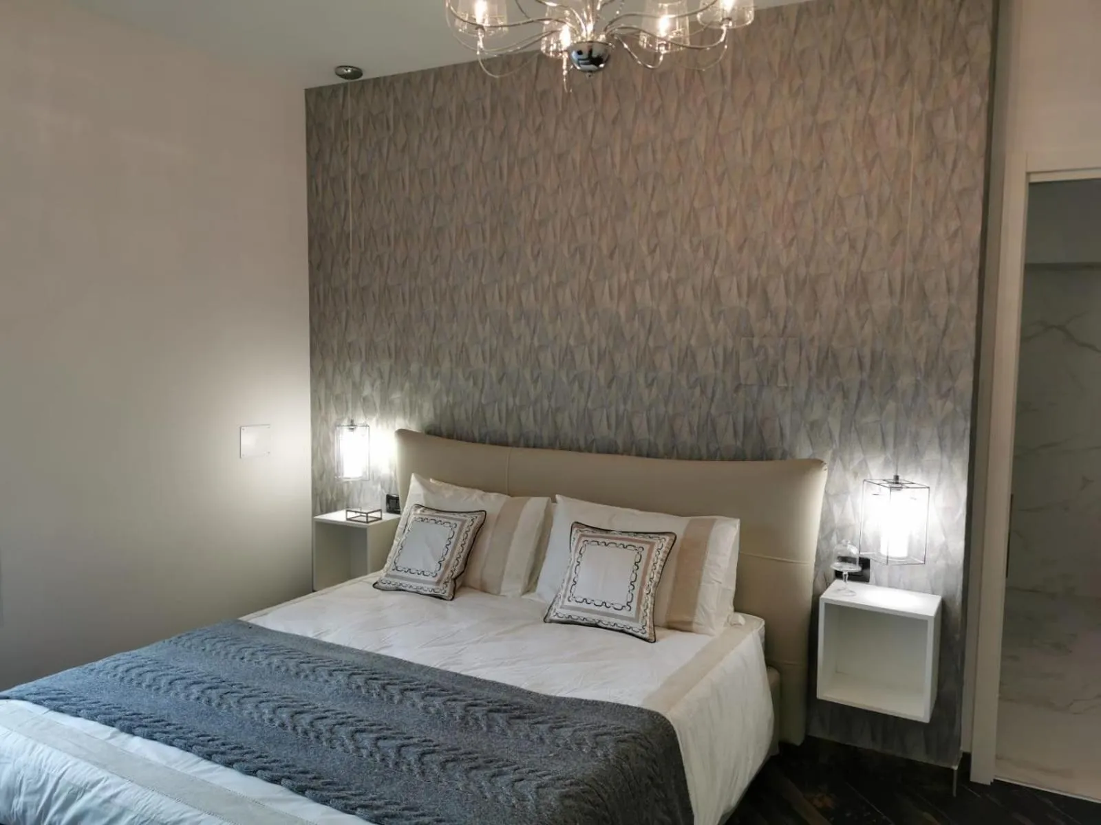 Bedroom, Bed in Gatto Bianco Le Mura