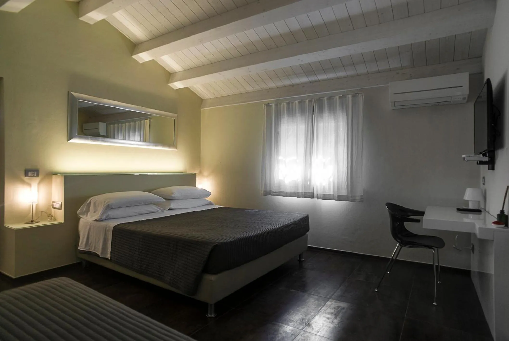 Photo of the whole room, Bed in Alloggio Al San Girolamo