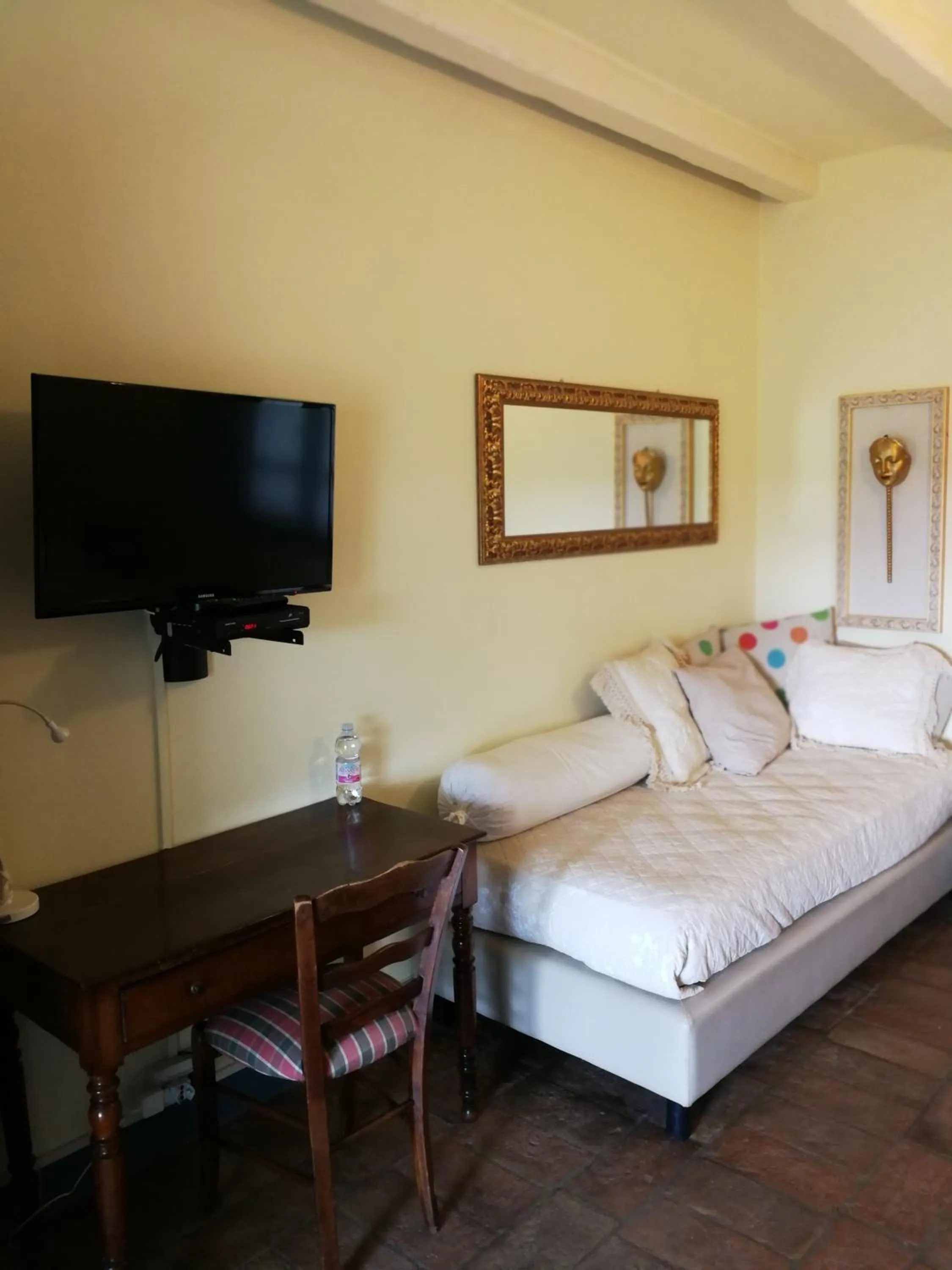 Decorative detail, Bed in Alloggio Al San Girolamo