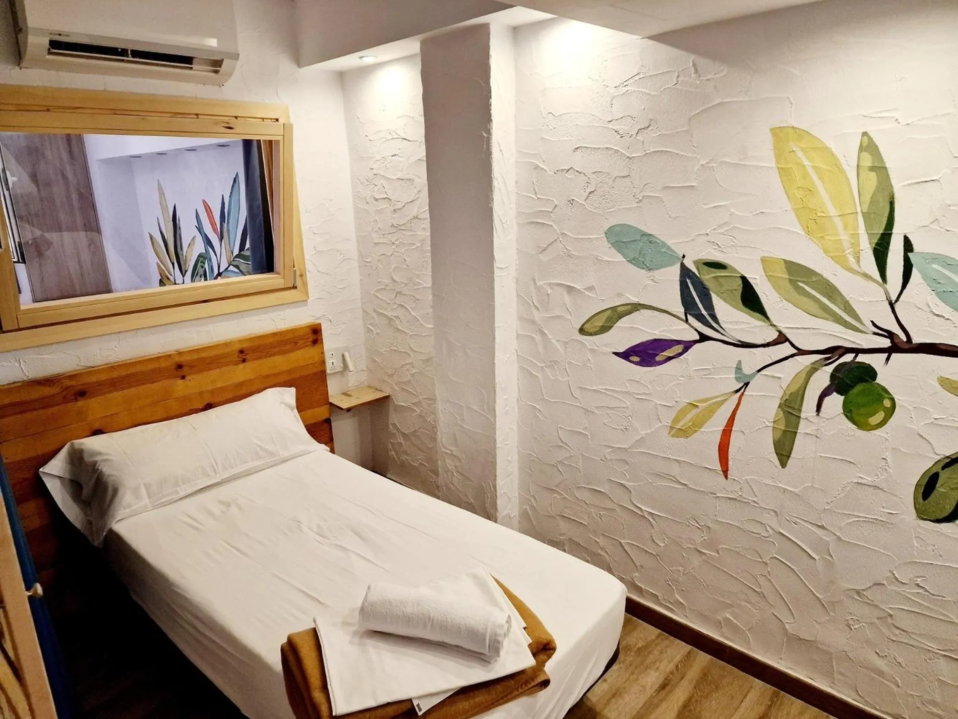 Bed in Y Hostel - Albergue Juvenil