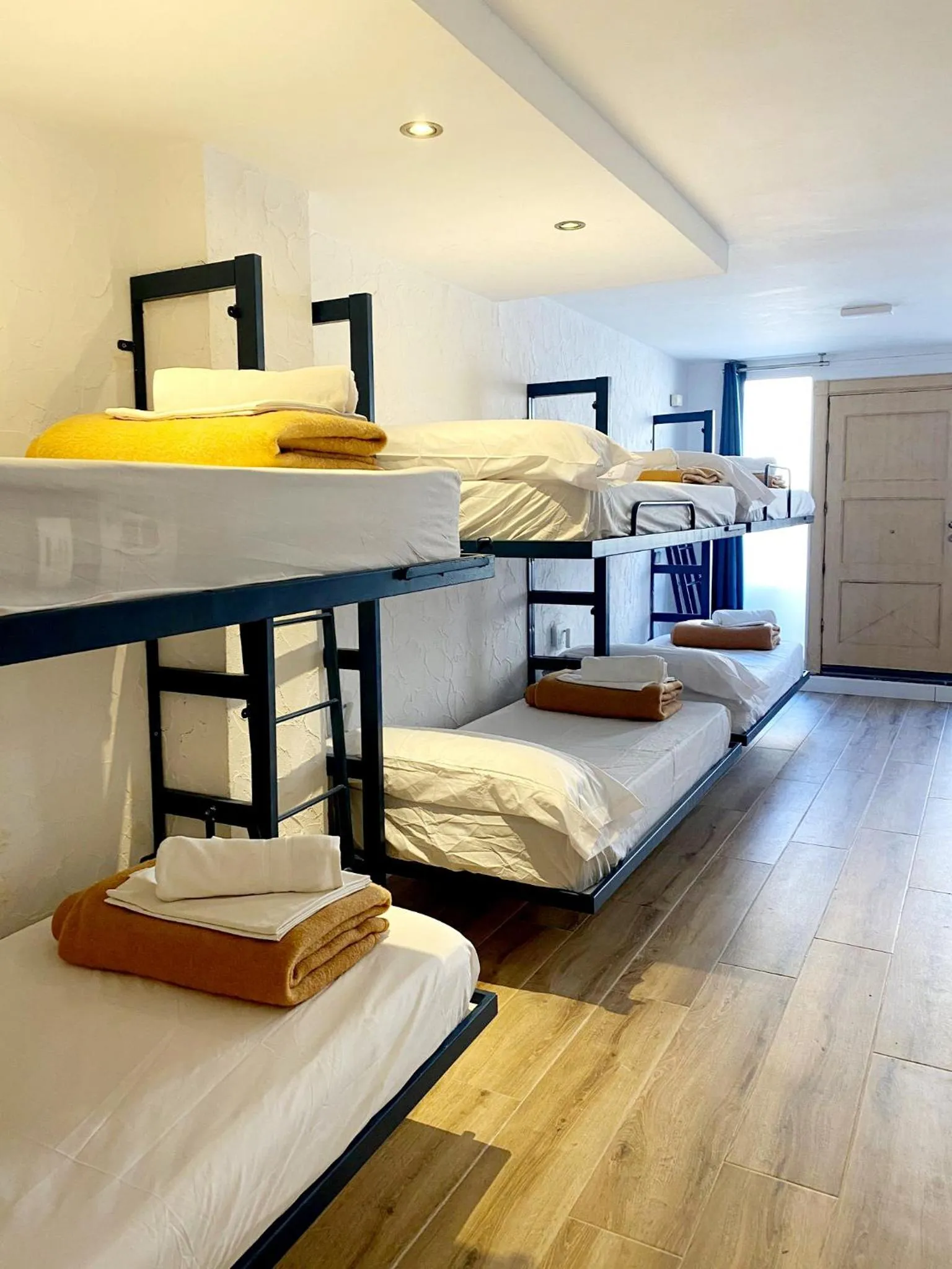 bunk bed, Bed in Y Hostel - Albergue Juvenil