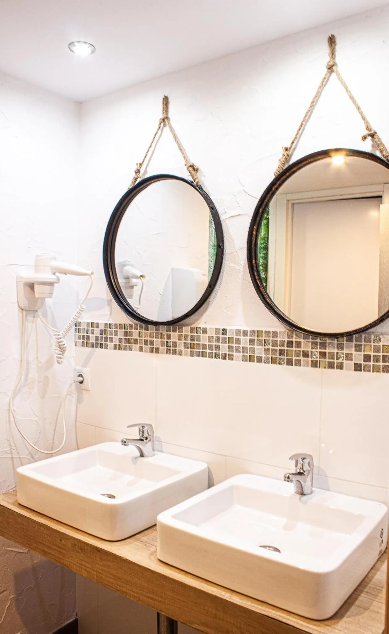 Bathroom in Y Hostel - Albergue Juvenil