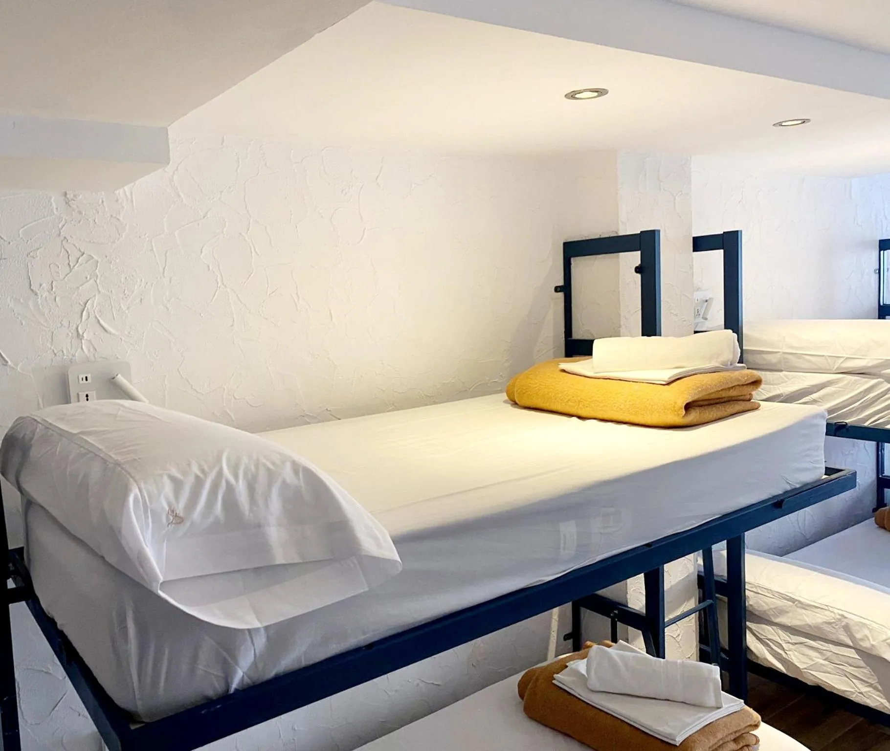 bunk bed, Bed in Y Hostel - Albergue Juvenil