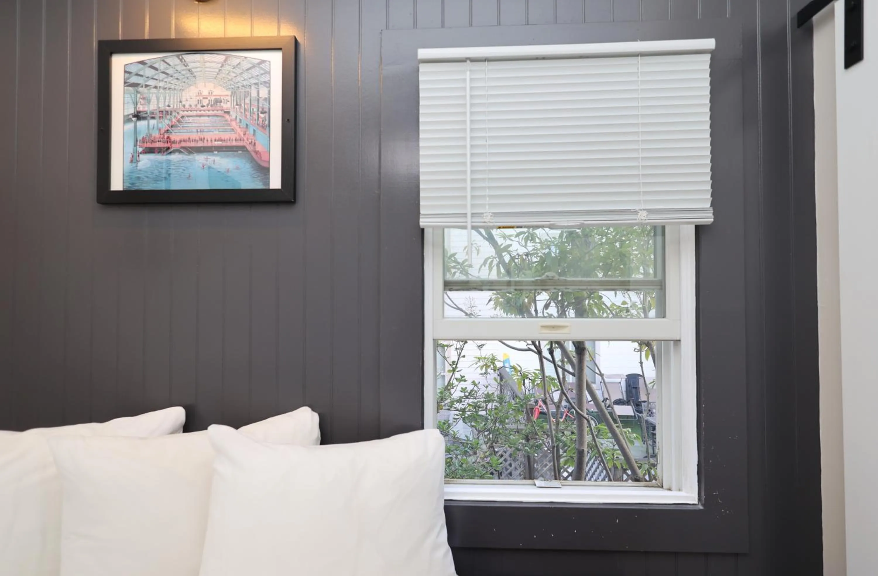 Photo of the whole room, Bed in San Remo Hotel