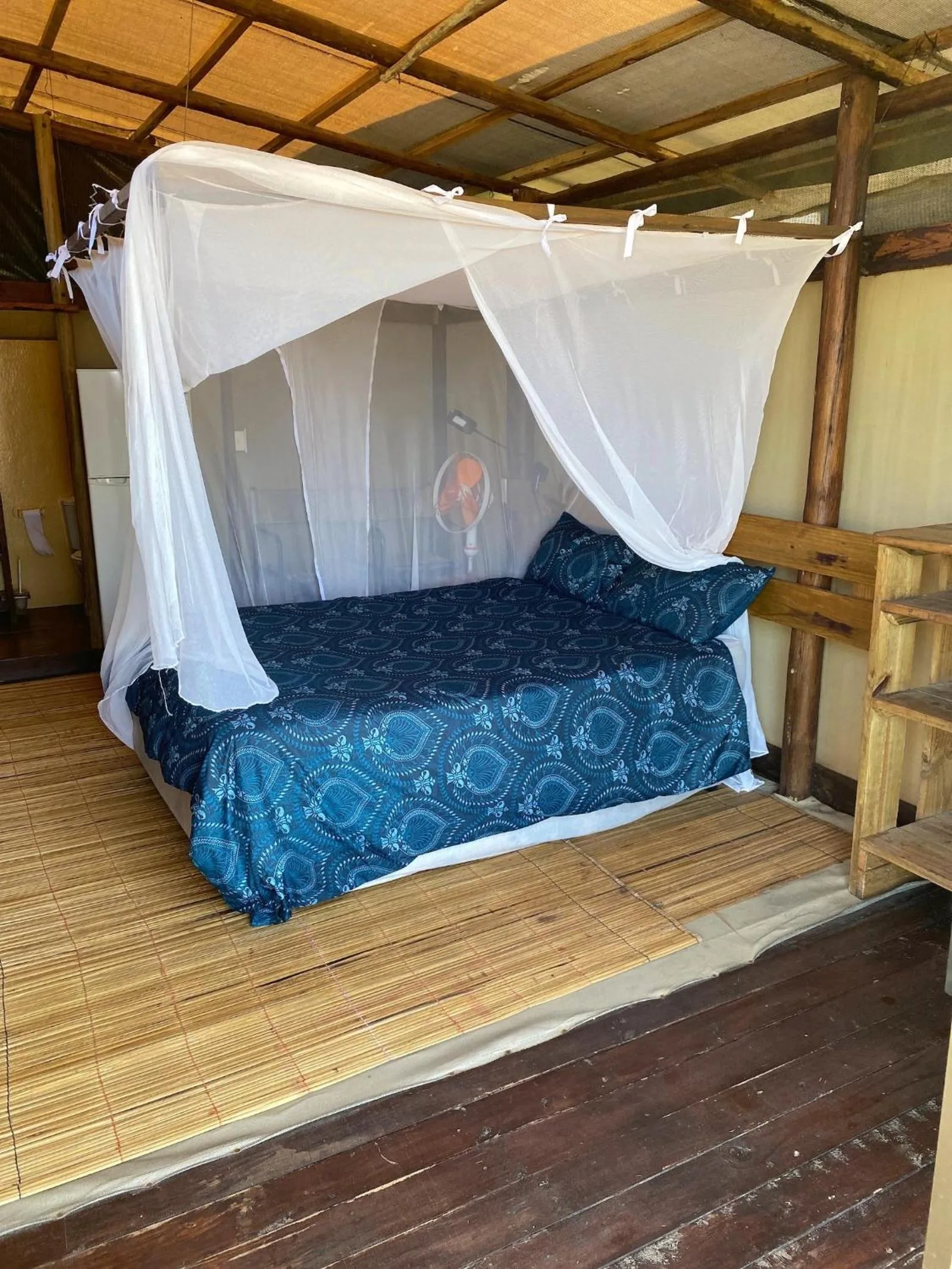 Bed in Underwater Explorer