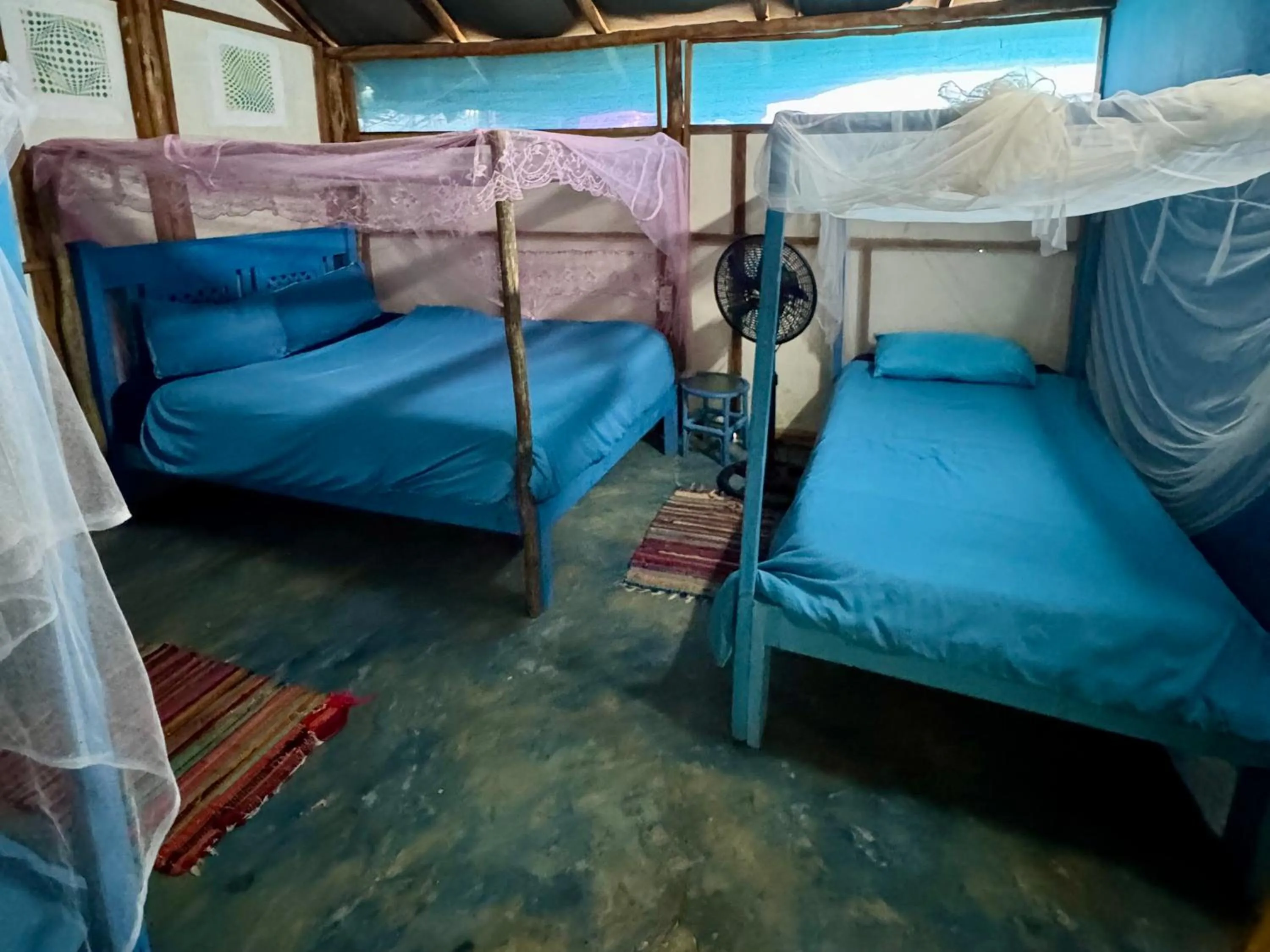 Photo of the whole room, Bed in Underwater Explorer