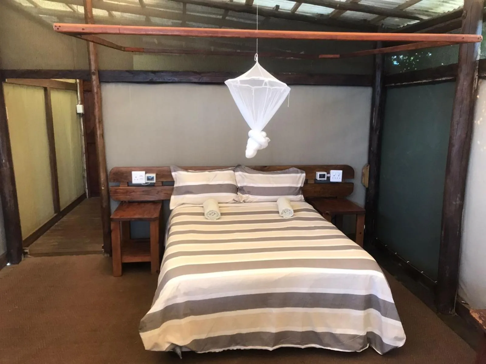 Bed in Underwater Explorer