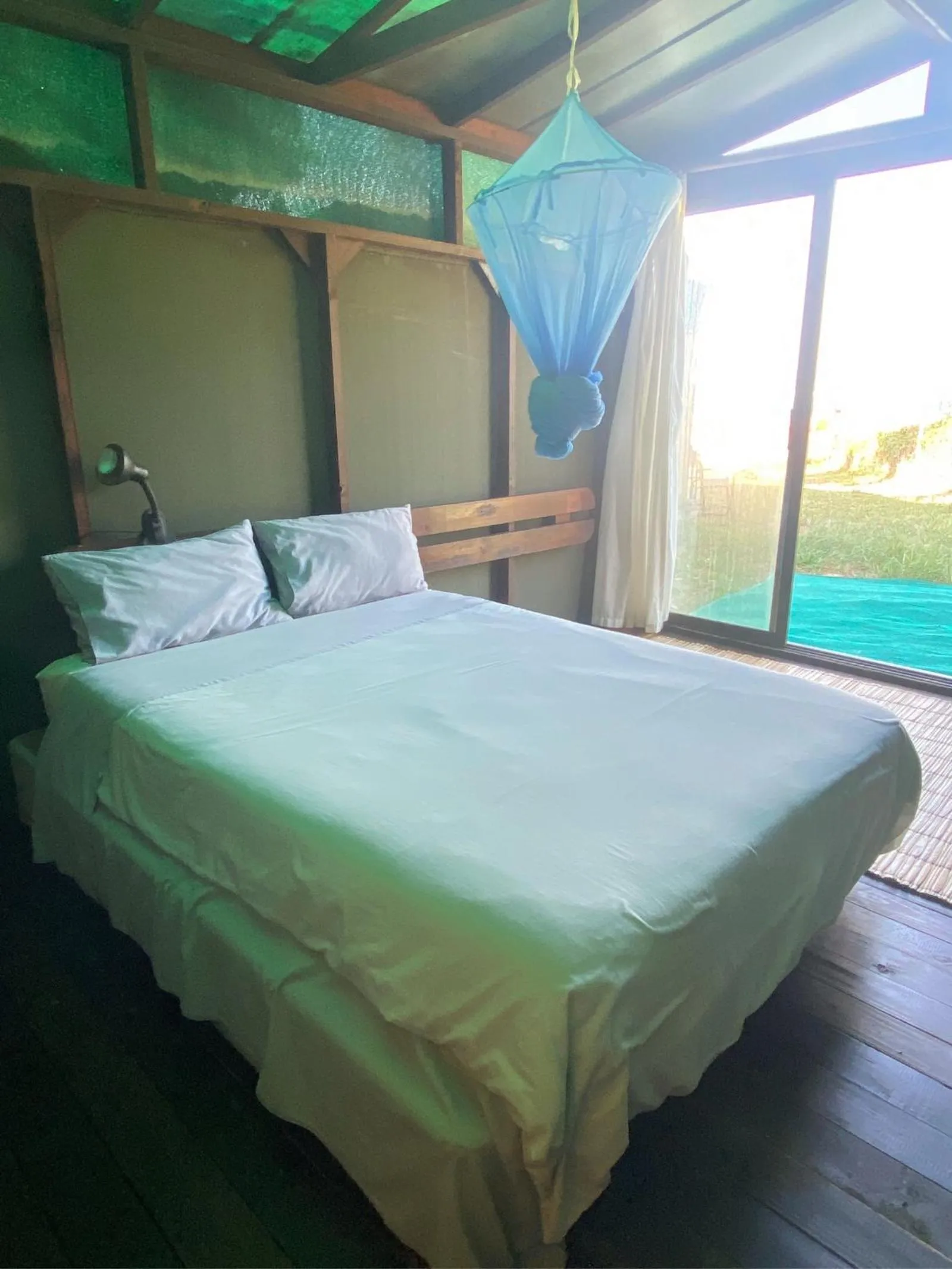 Bed in Underwater Explorer