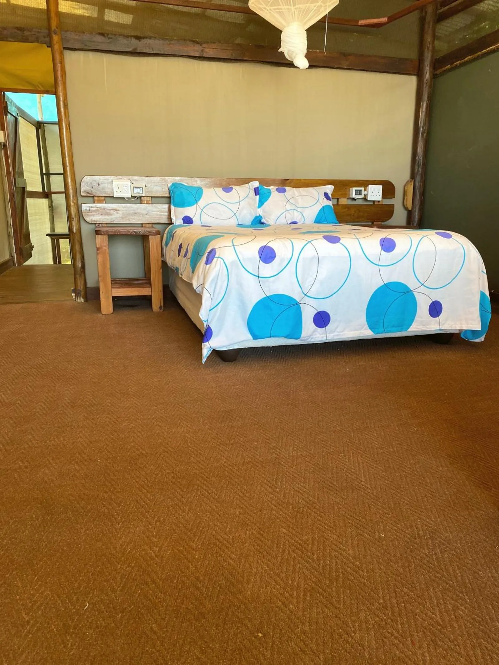 Bed in Underwater Explorer