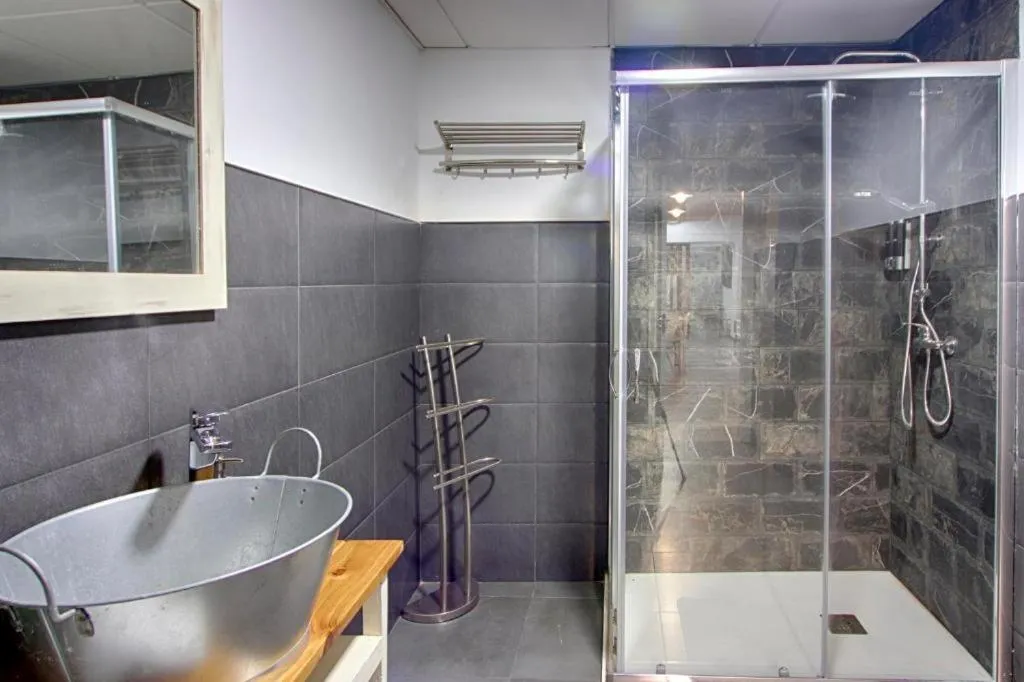 Shower in Apartamentos Gladiador