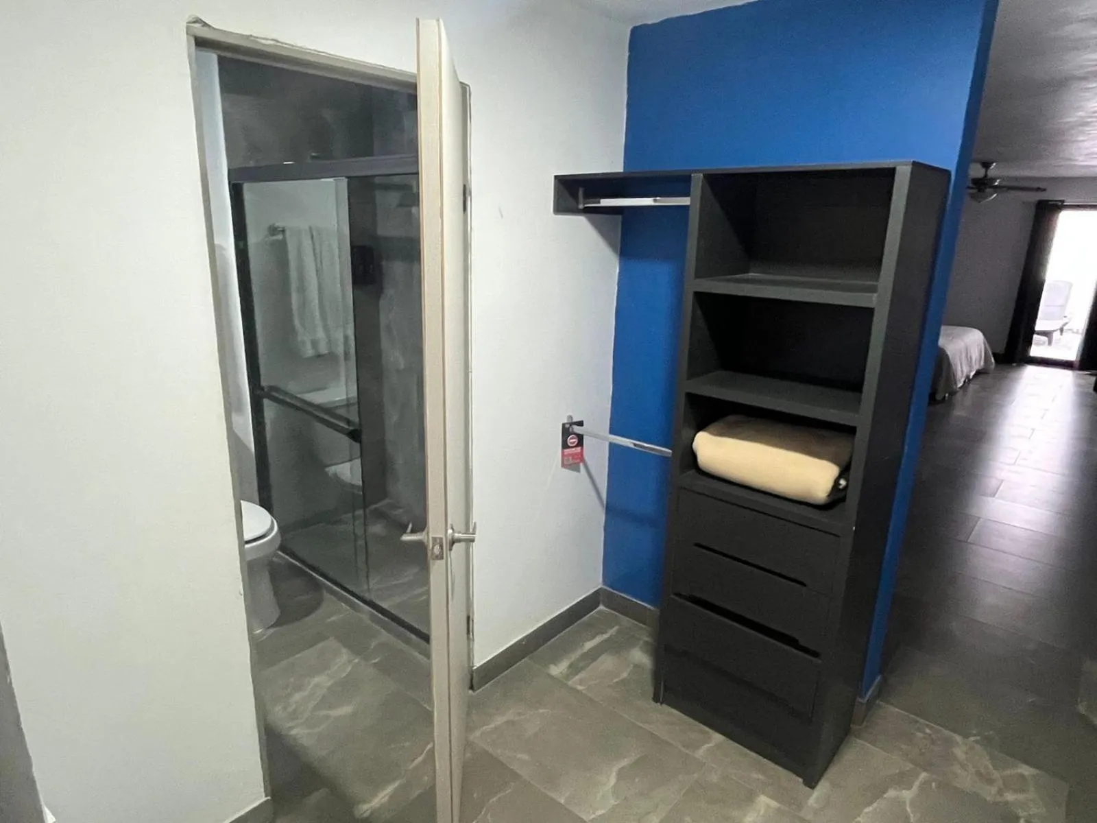 wardrobe in Booking Dioh