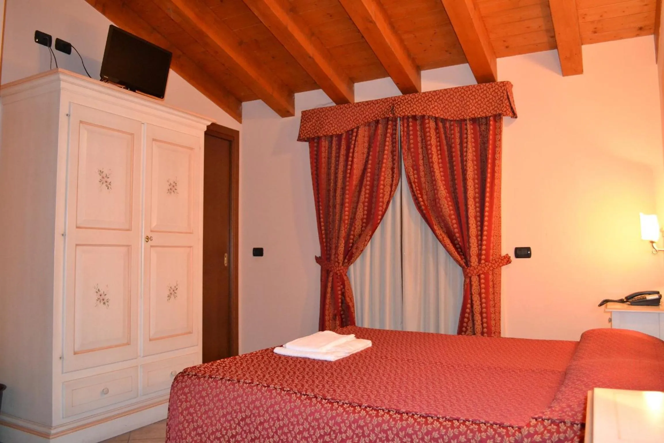 Bed in Albergo La Piana