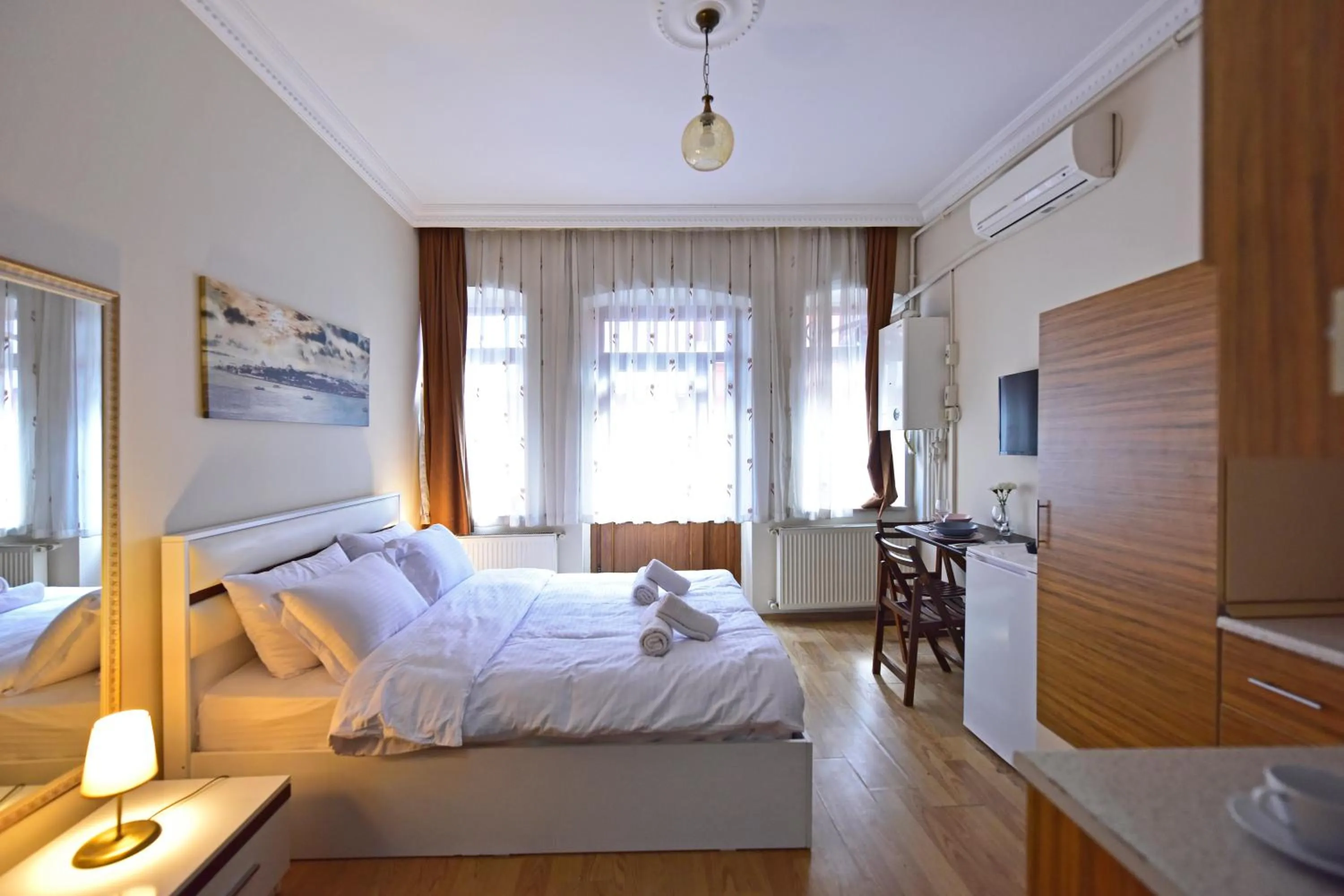 Bed in Sunshine Taksim Suite
