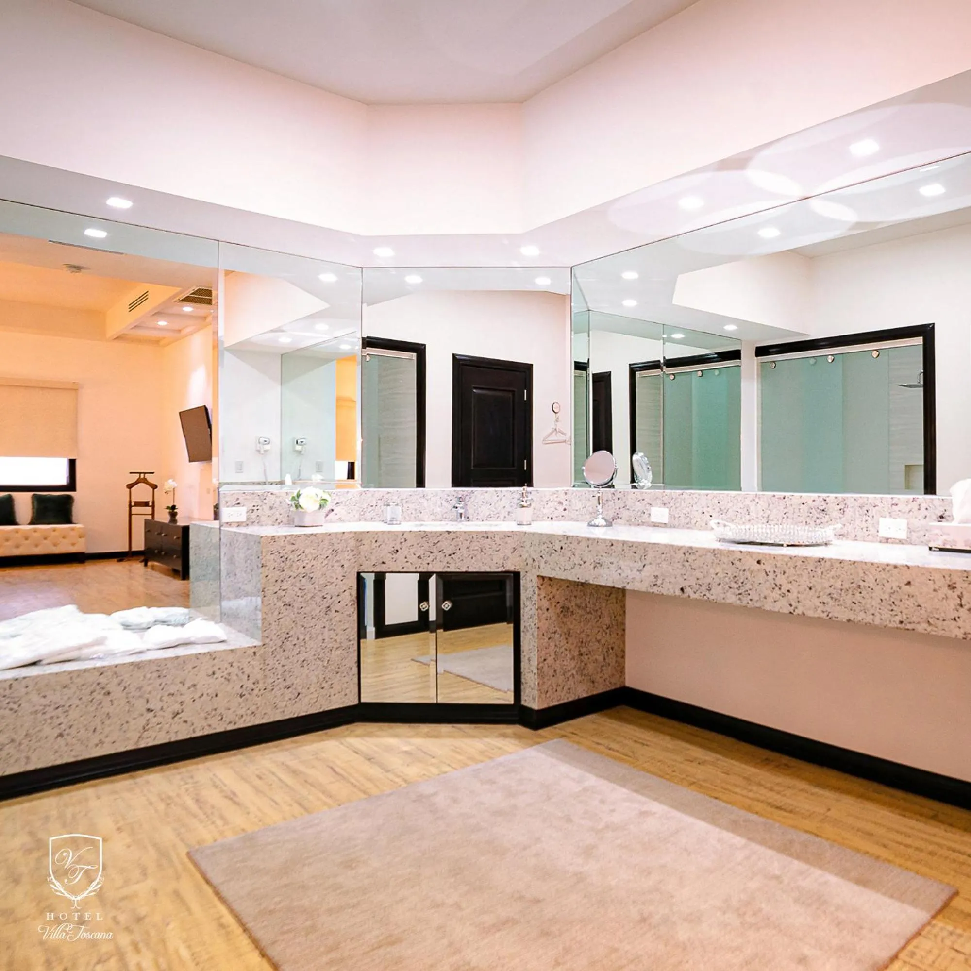 Bathroom, Bed in Hotel Boutique Villa Toscana