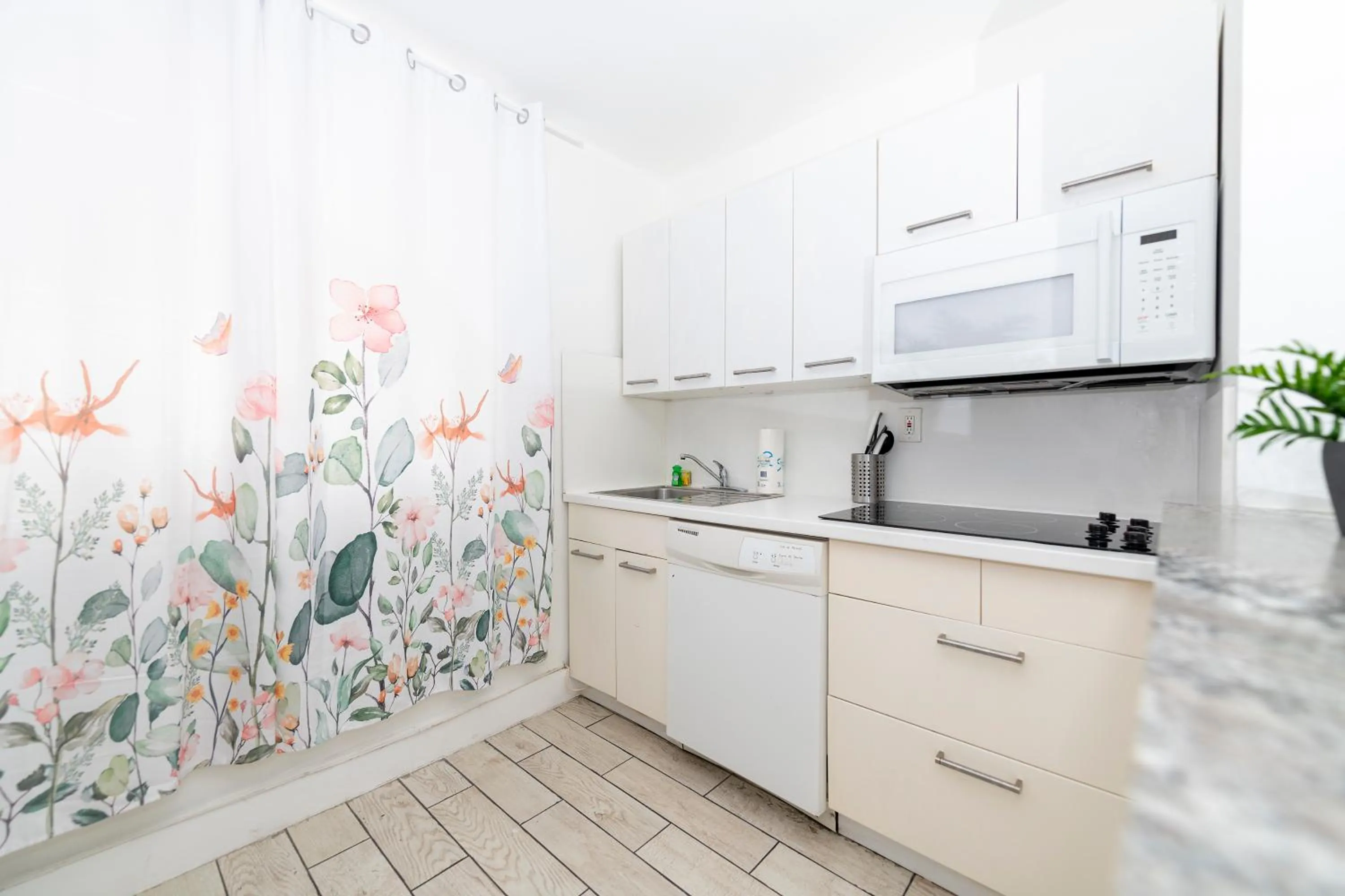 Kitchen or kitchenette in Sofi Beach Apartments