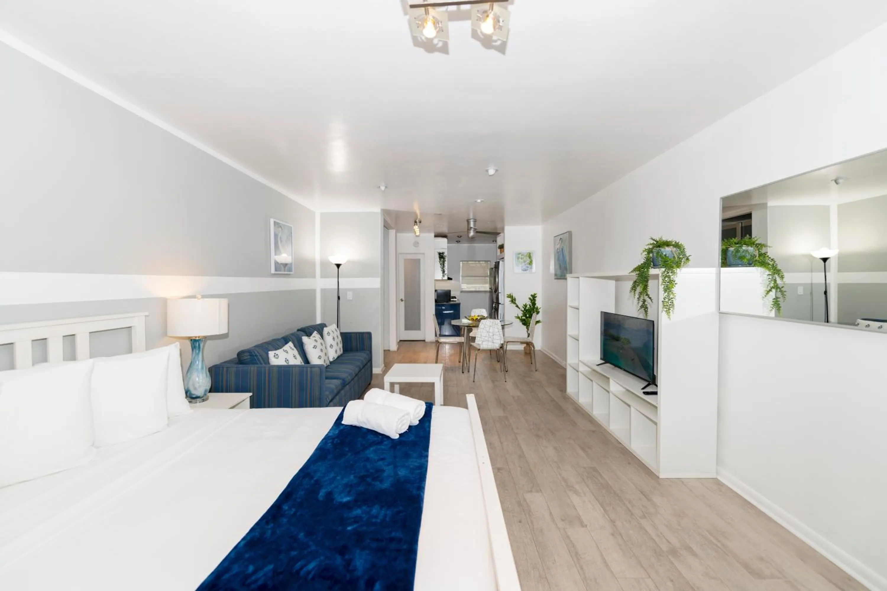 Kitchen or kitchenette, Bed in Sofi Beach Apartments