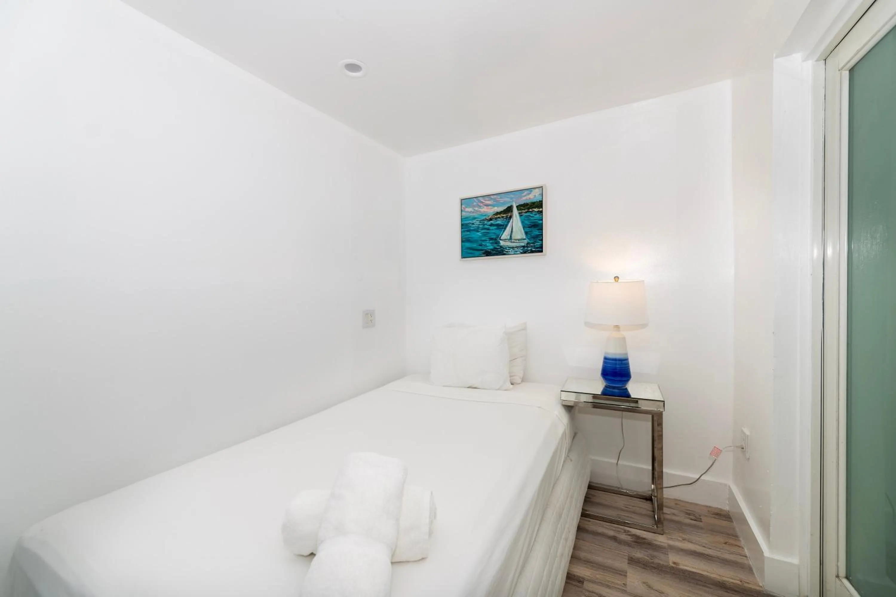 Bedroom, Bed in Sofi Beach Apartments