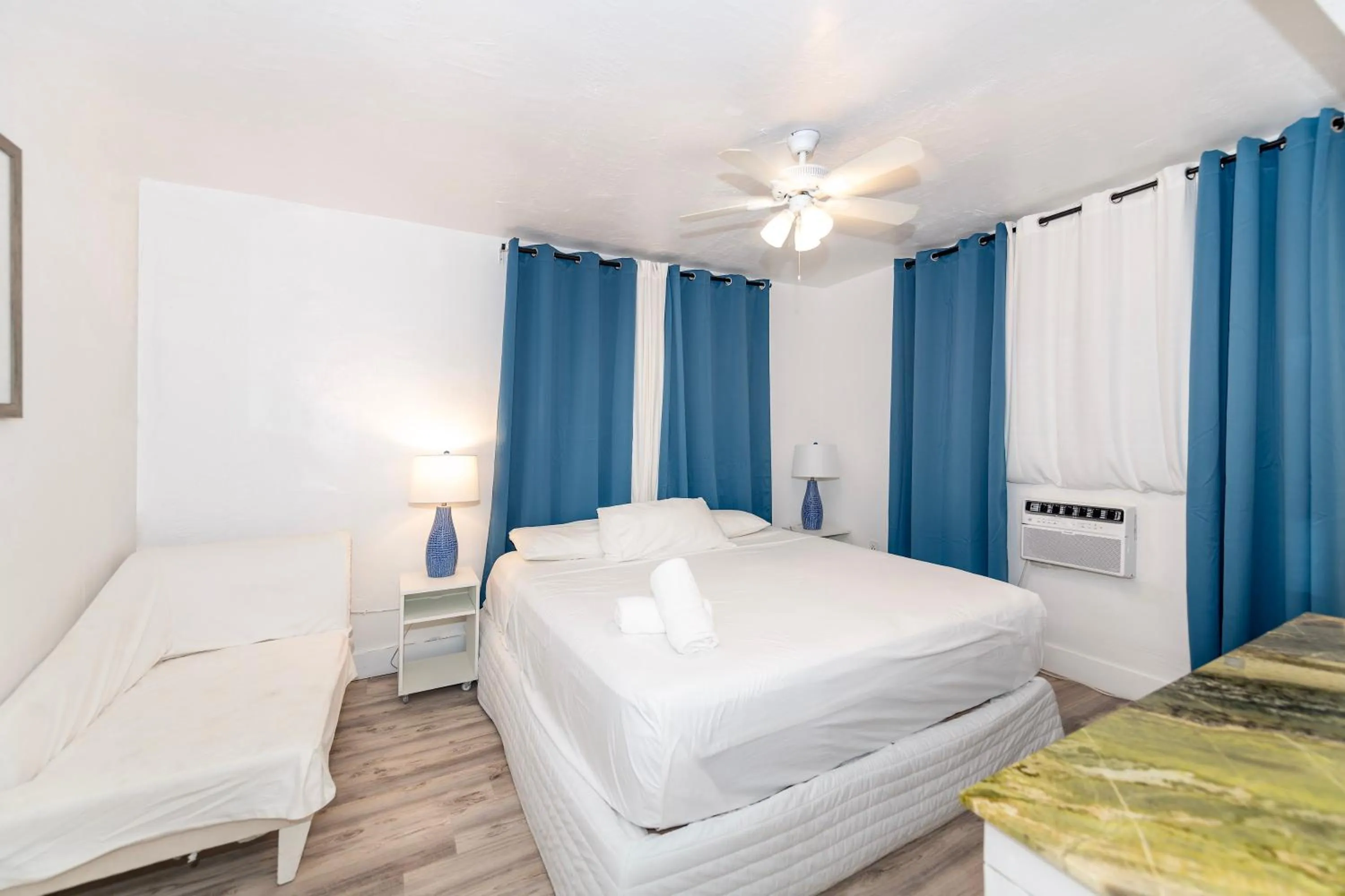 Bedroom, Bed in Sofi Beach Apartments