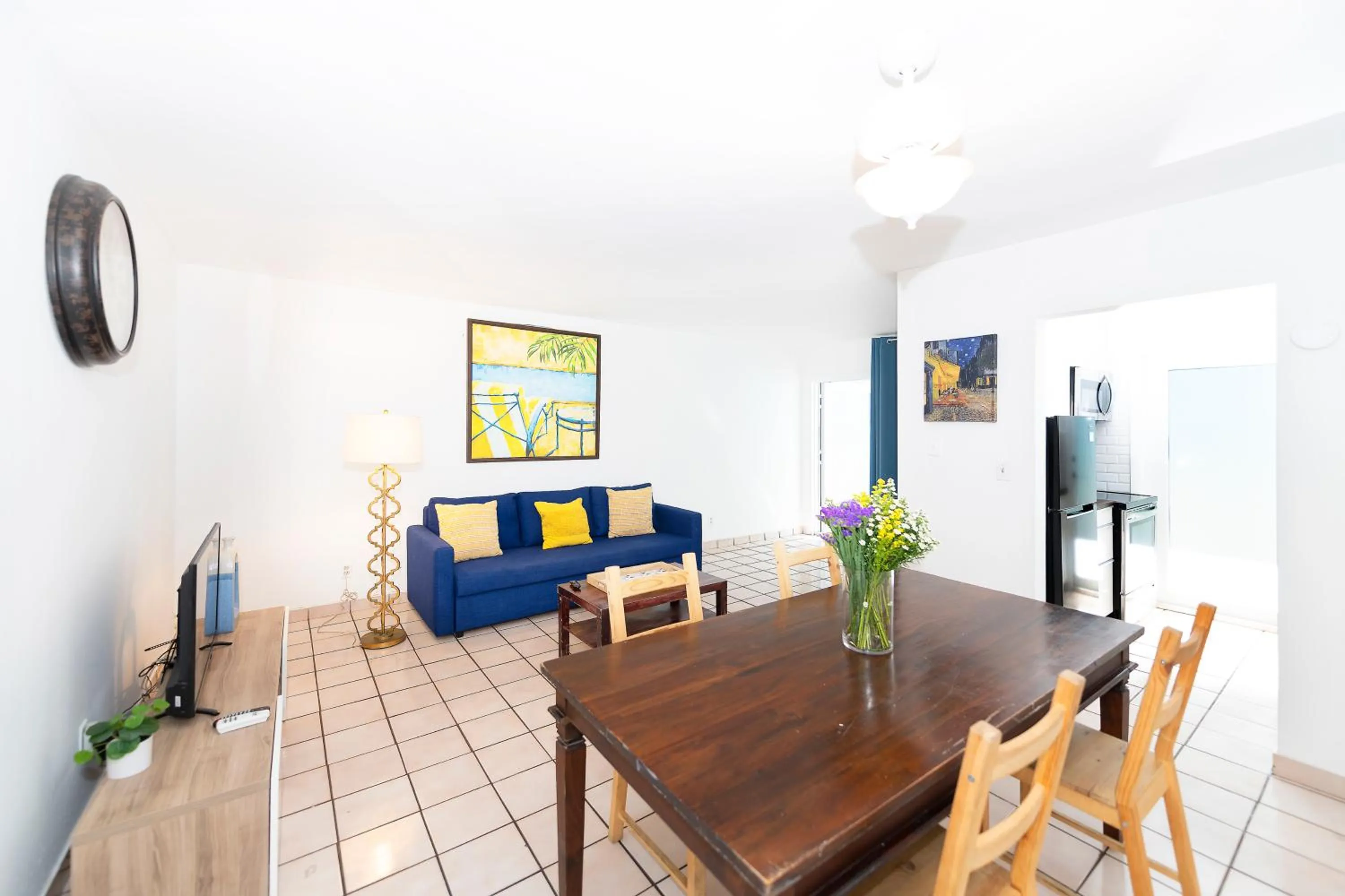 TV and multimedia in Sofi Beach Apartments