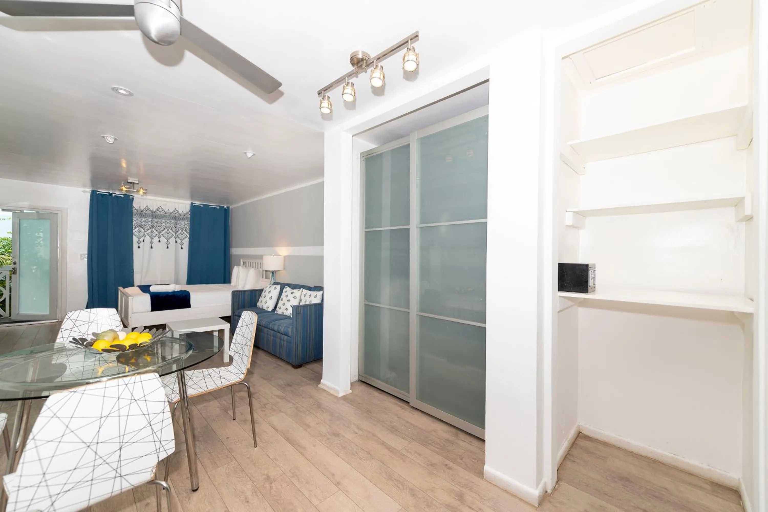 Dining area in Sofi Beach Apartments