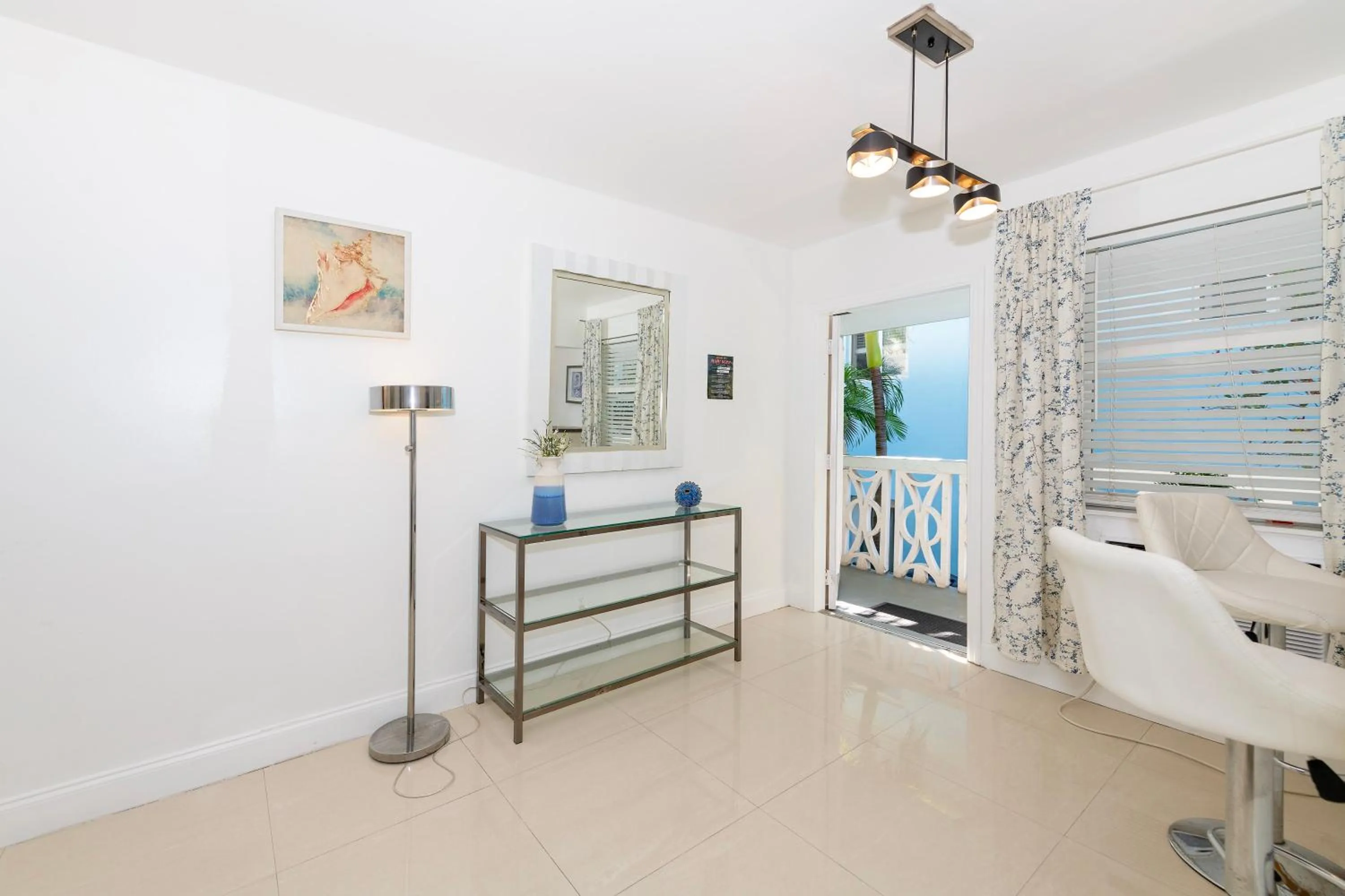 Facade/entrance, Bed in Sofi Beach Apartments