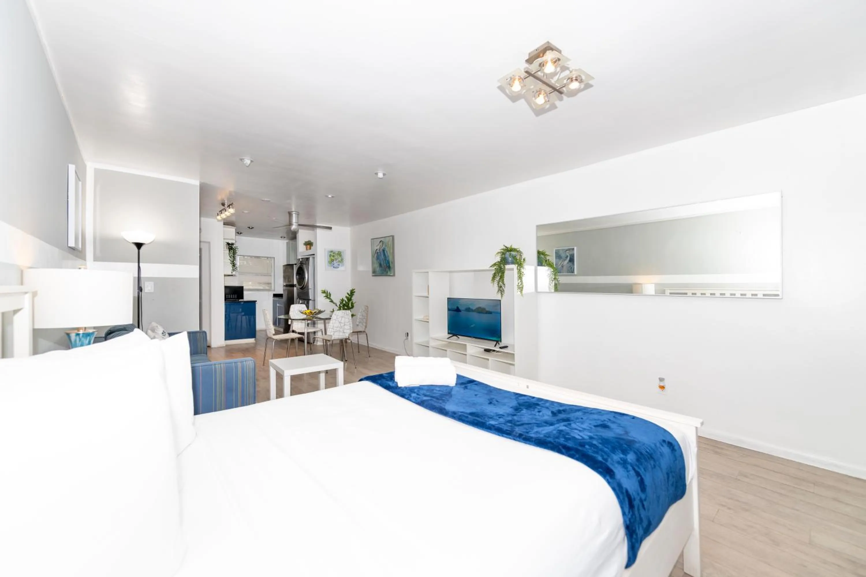 stove, Bed in Sofi Beach Apartments