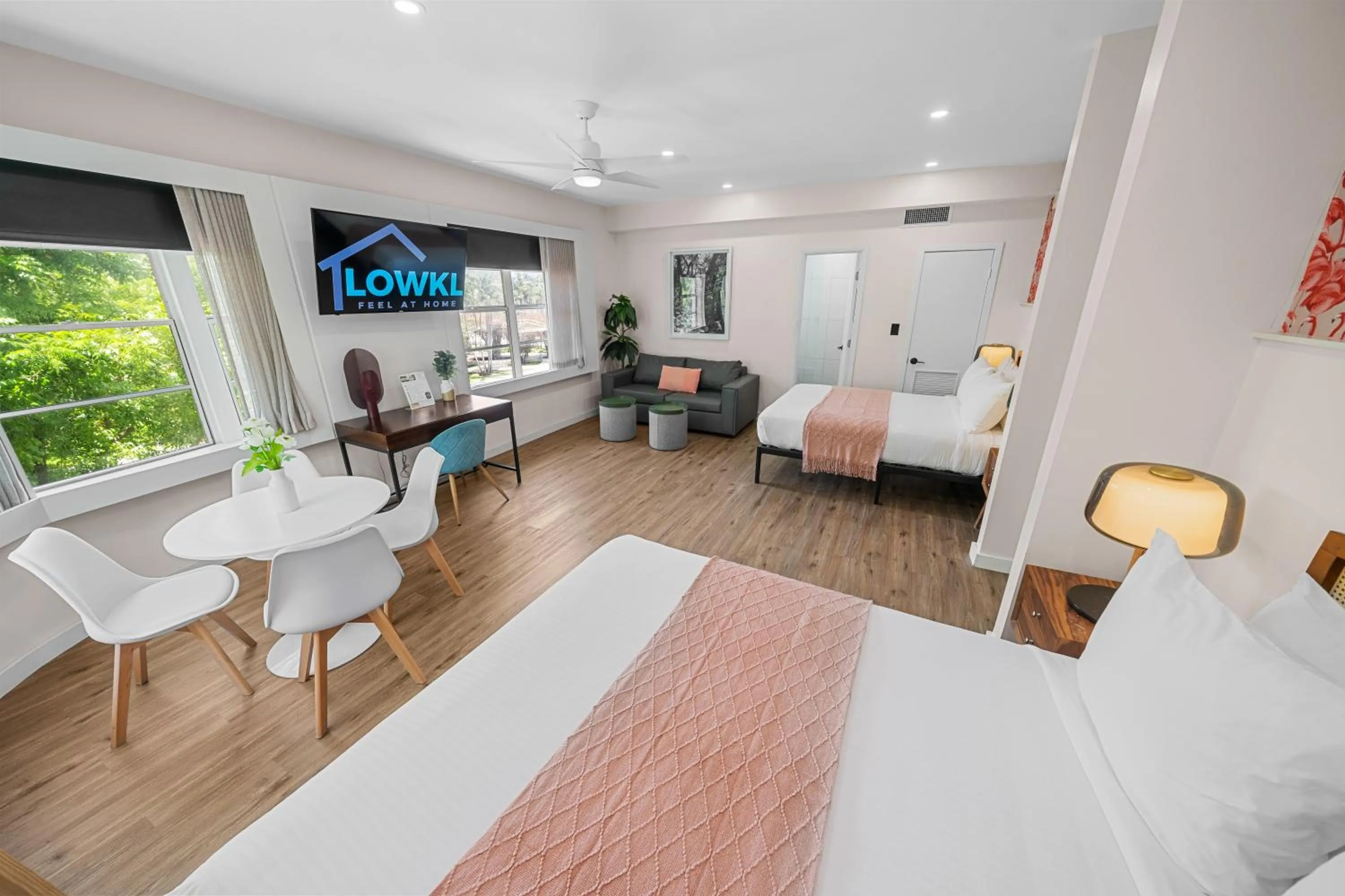 Bed in Greenview Hotel By Lowkl