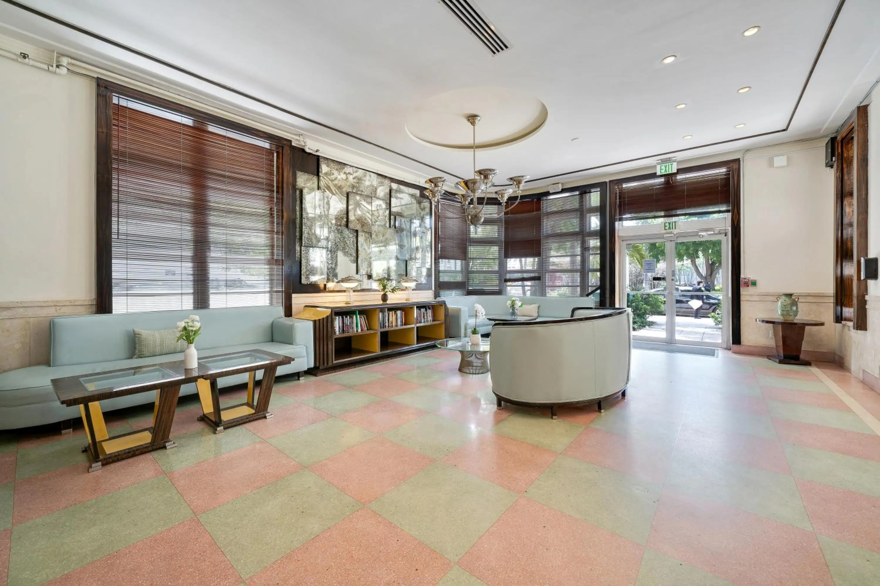 Lobby or reception in Greenview Hotel By Lowkl