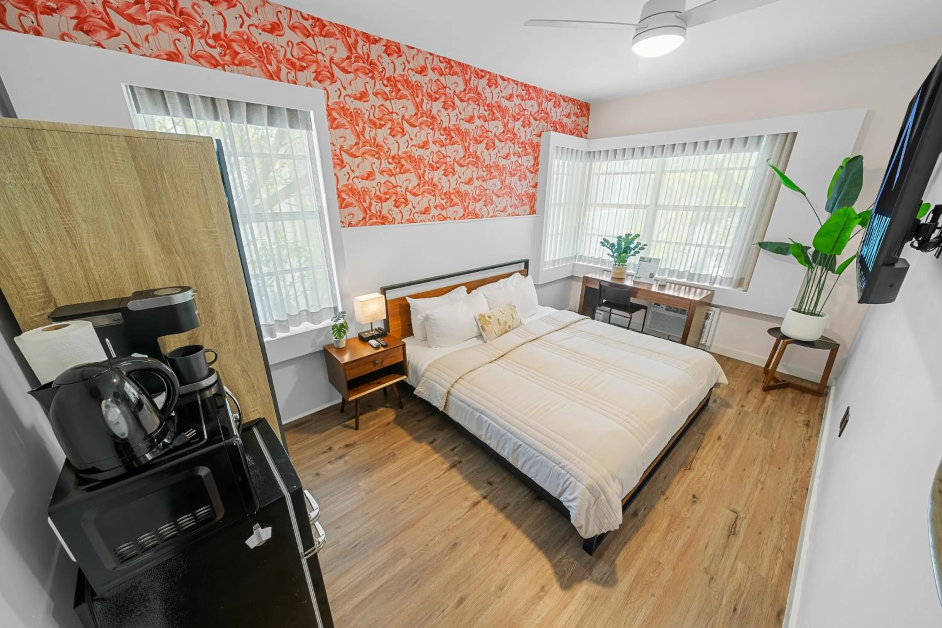 Bed in Greenview Hotel By Lowkl