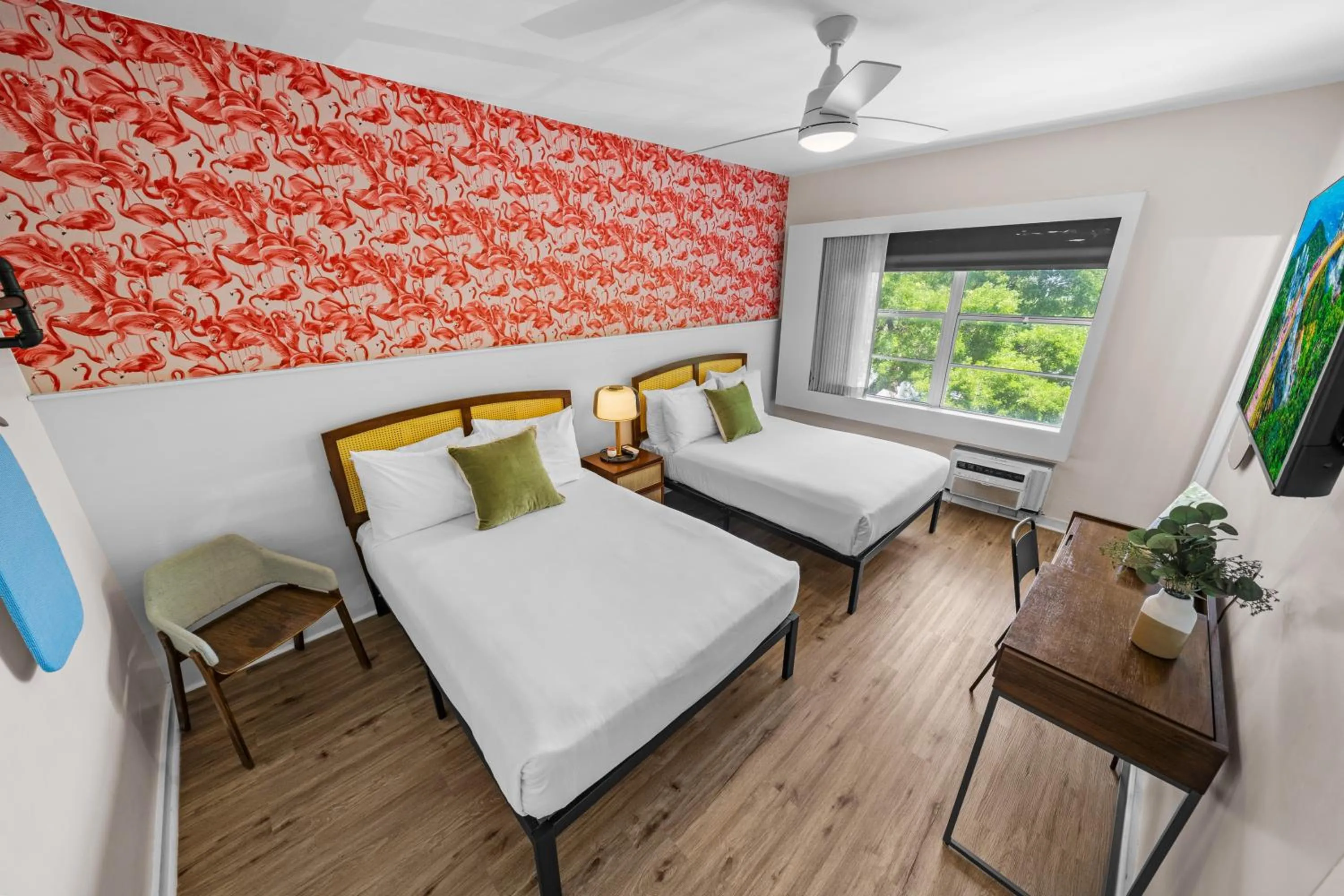 Bed in Greenview Hotel By Lowkl