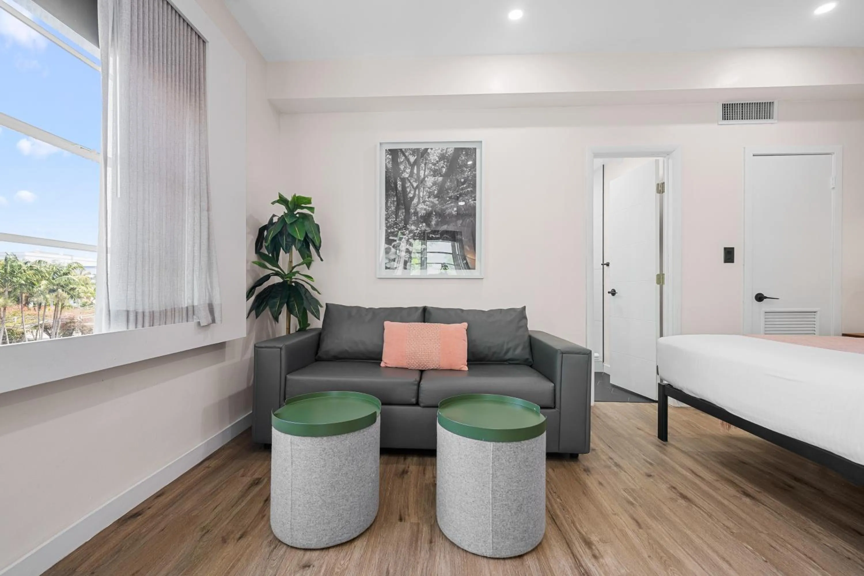 Bed in Greenview Hotel By Lowkl