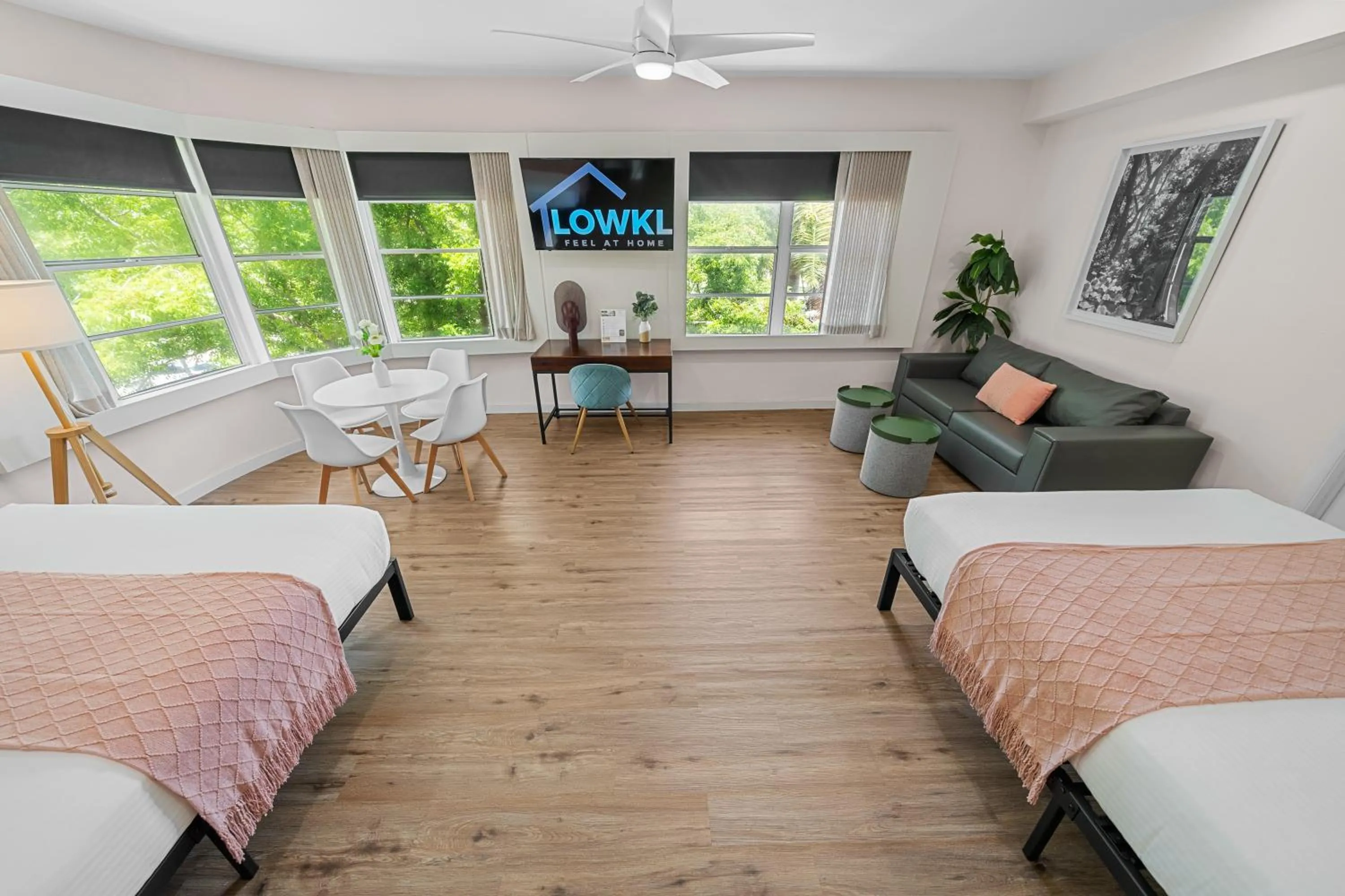 TV and multimedia, Bed in Greenview Hotel By Lowkl