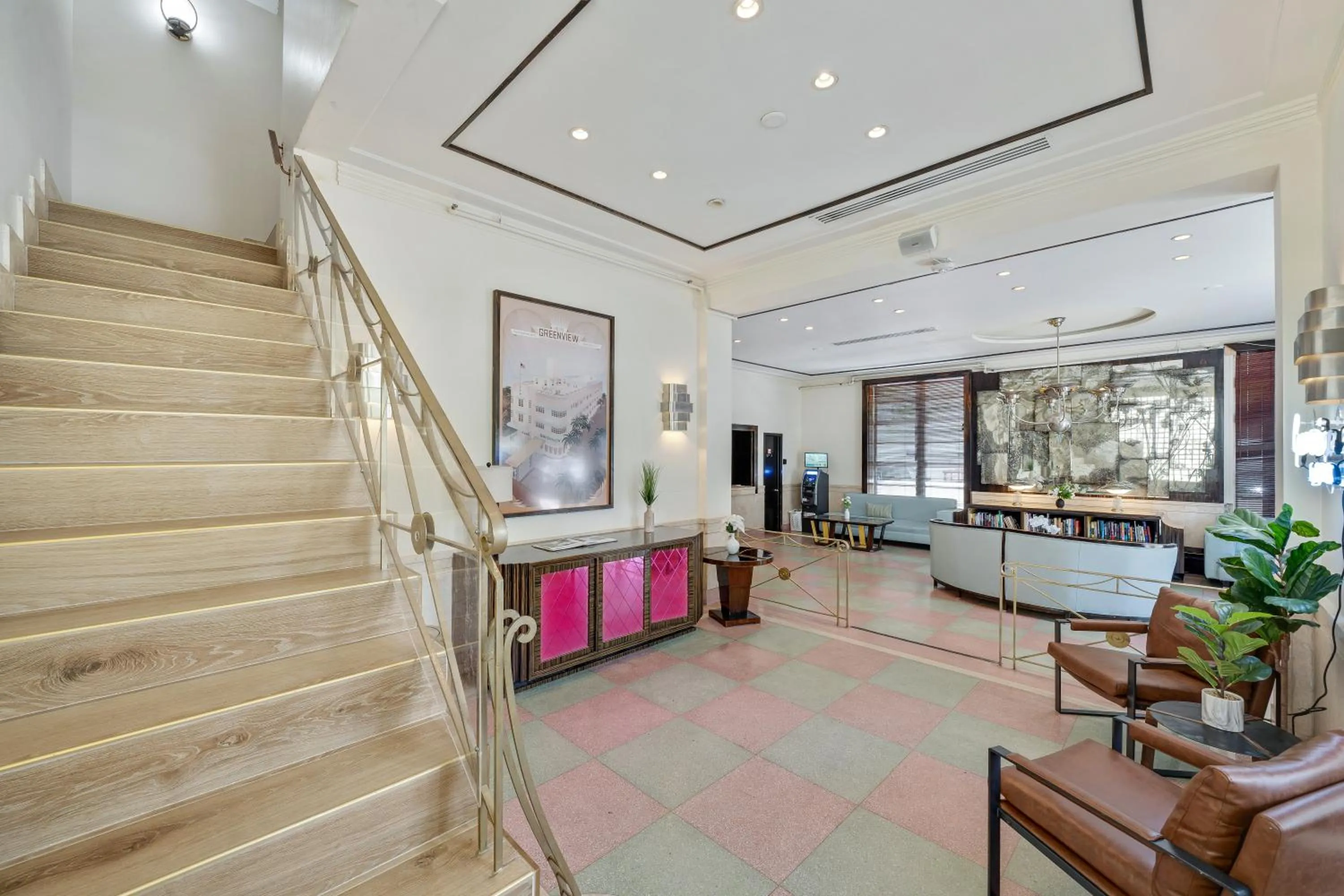 Lobby or reception in Greenview Hotel By Lowkl