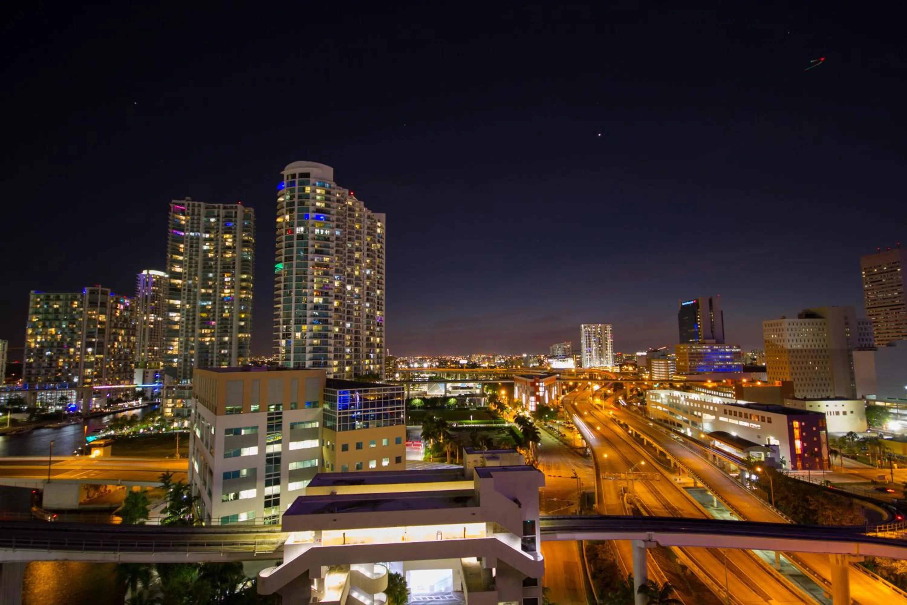 Property building in Comfort Inn & Suites Downtown Brickell-Port of Miami
