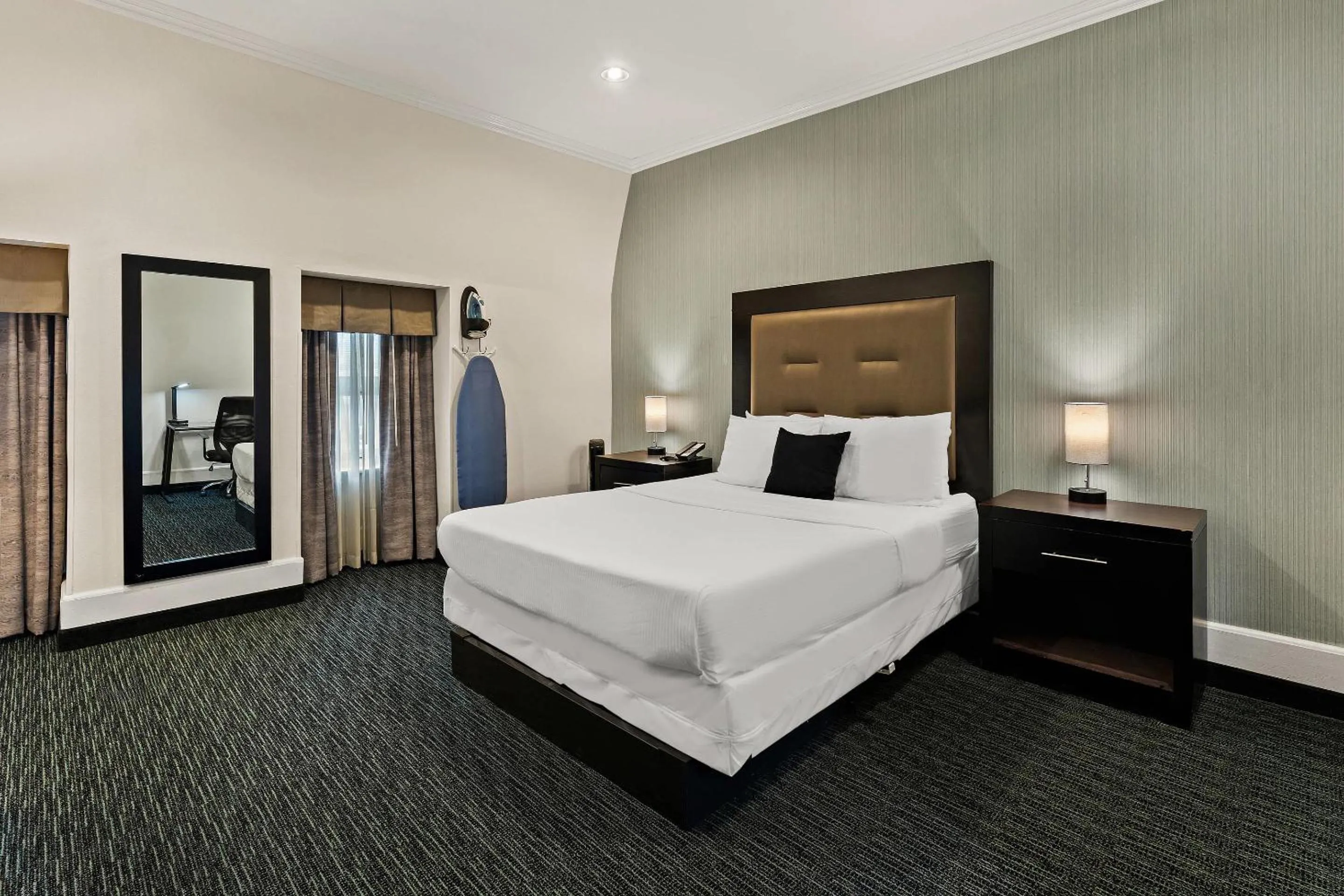 Bedroom, Bed in Quality Inn Philadelphia Center City