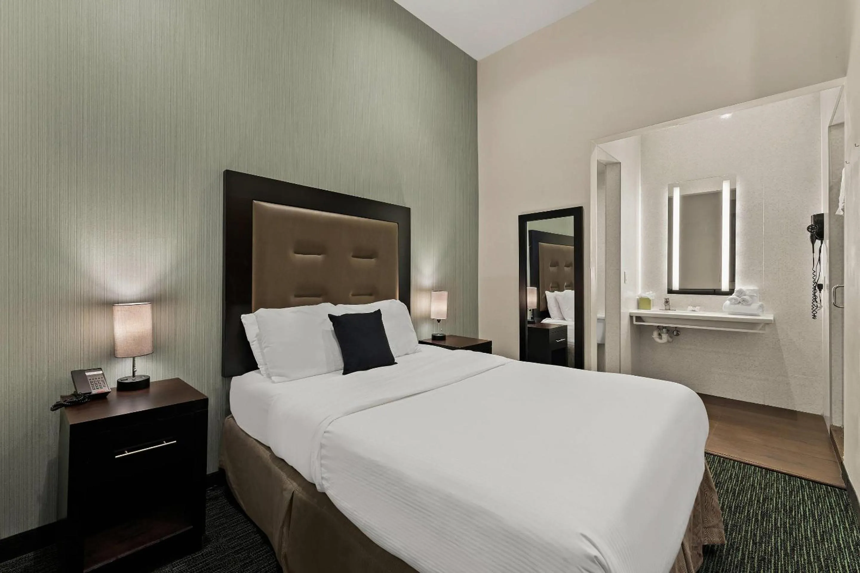 Bedroom, Bed in Quality Inn Philadelphia Center City